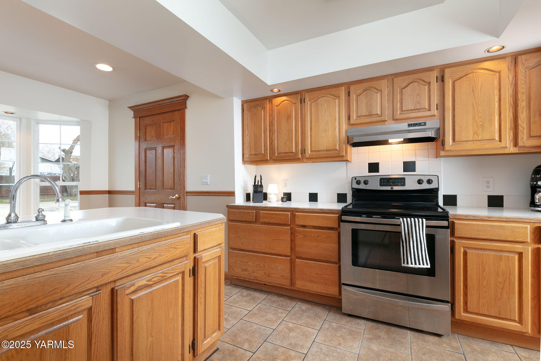 Yakima, Washington 98902, United States, 5 Bedrooms Bedrooms, ,3 BathroomsBathrooms,Residential,Active,16140