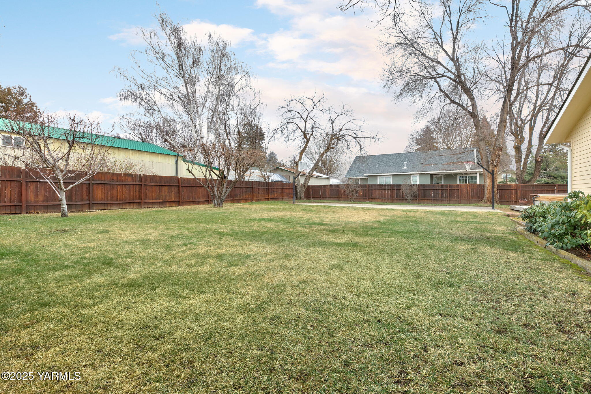 Yakima, Washington 98902, United States, 5 Bedrooms Bedrooms, ,3 BathroomsBathrooms,Residential,Active,16140