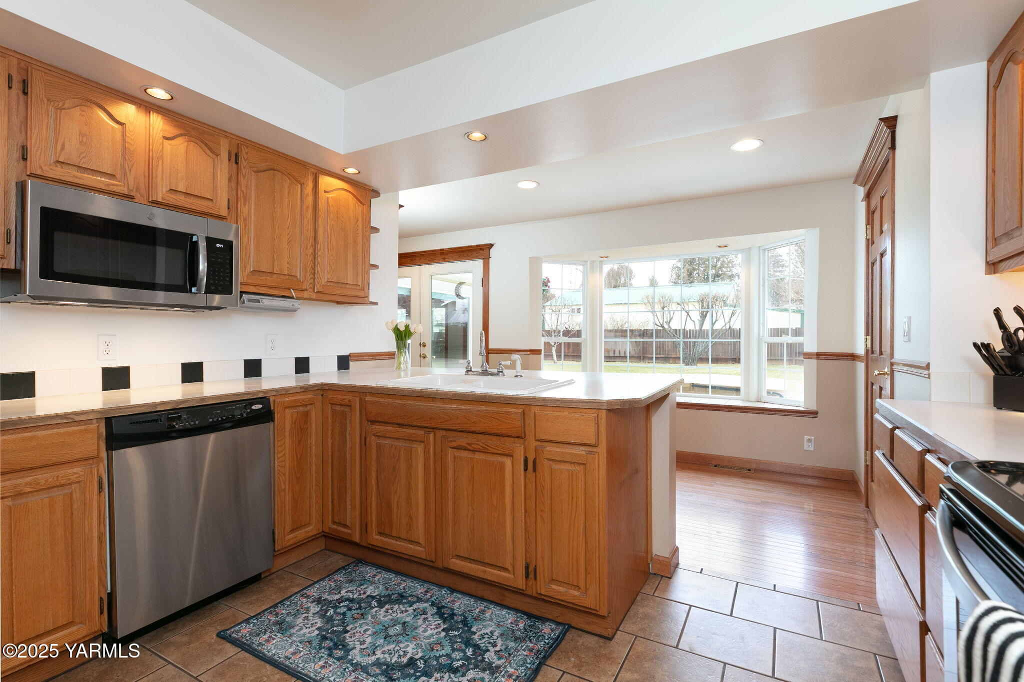 Yakima, Washington 98902, United States, 5 Bedrooms Bedrooms, ,3 BathroomsBathrooms,Residential,Active,16140