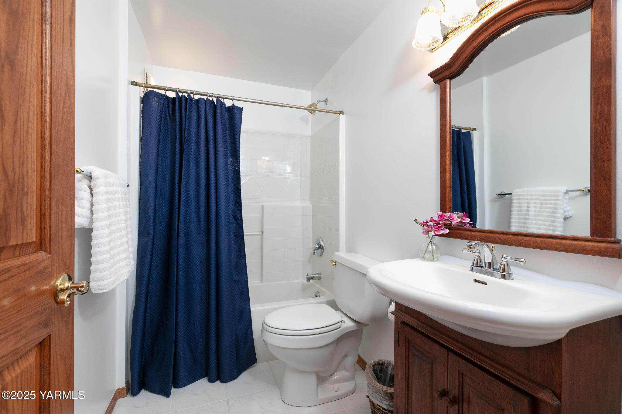 Yakima, Washington 98902, United States, 5 Bedrooms Bedrooms, ,3 BathroomsBathrooms,Residential,Active,16140