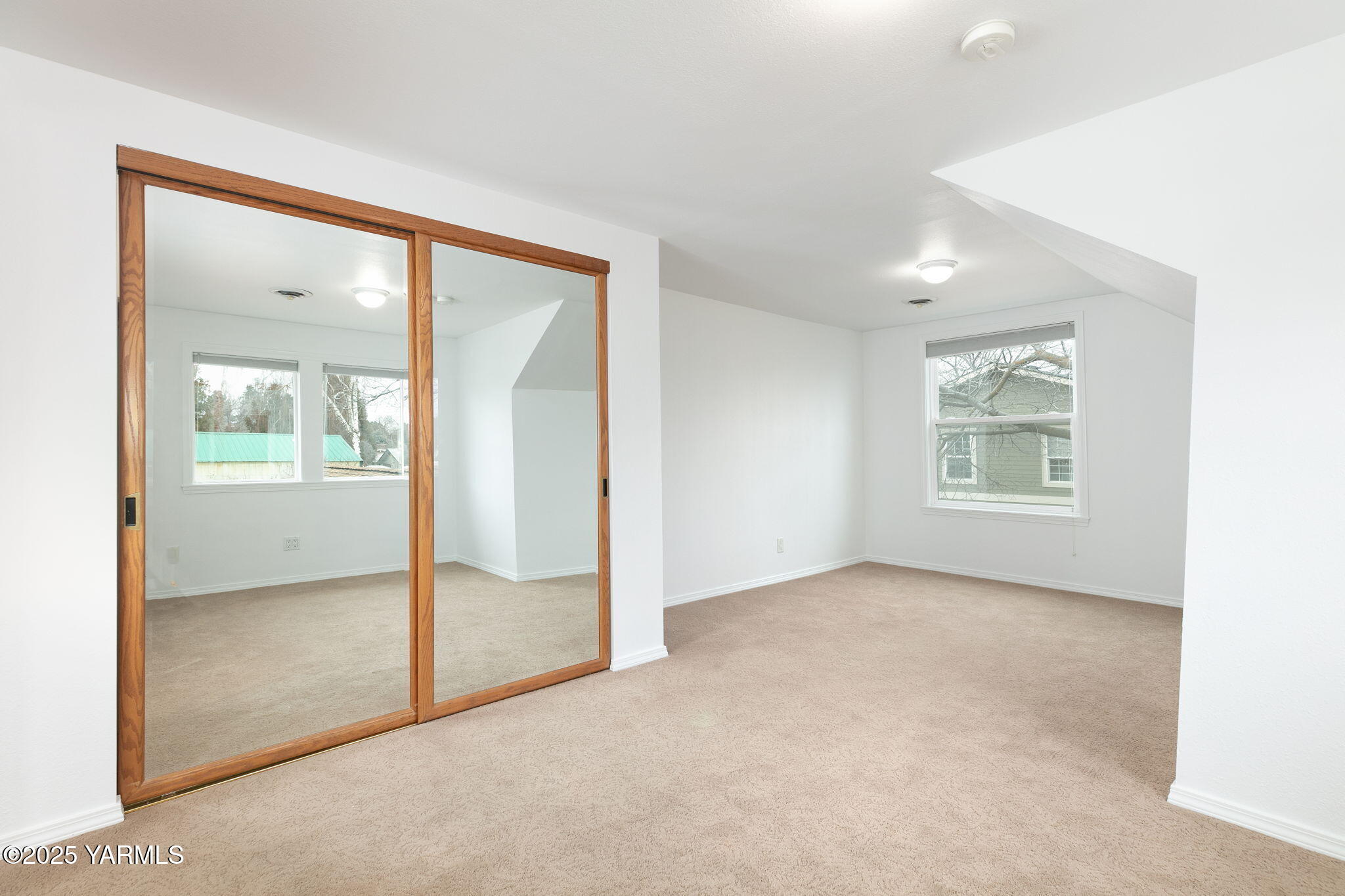 Yakima, Washington 98902, United States, 5 Bedrooms Bedrooms, ,3 BathroomsBathrooms,Residential,Active,16140