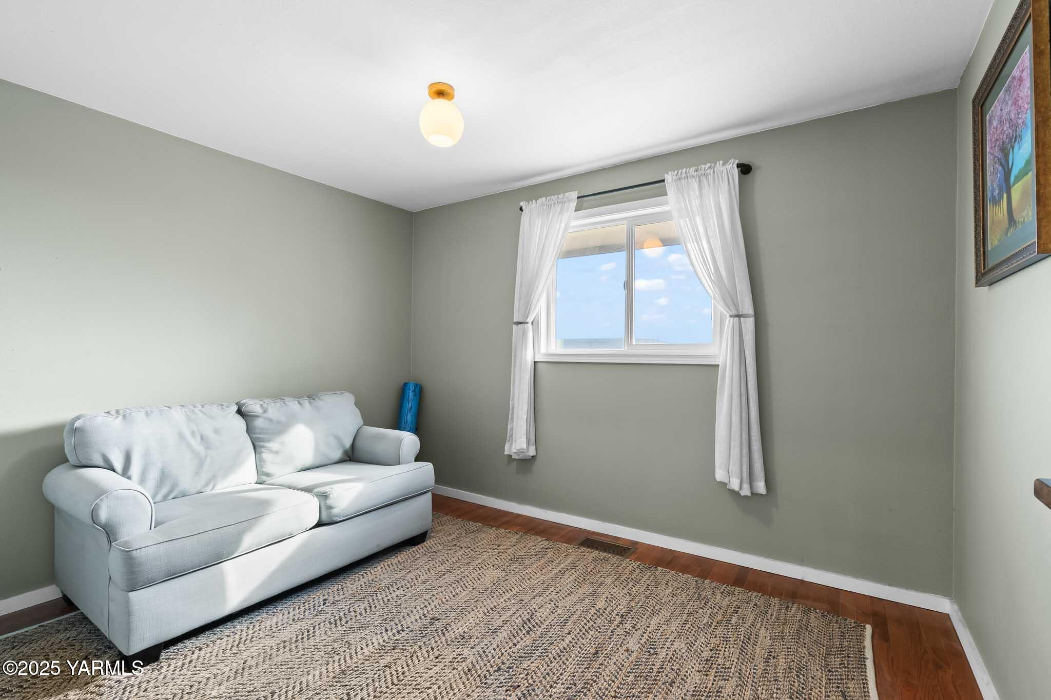 Zillah, Washington 98953, United States, 4 Bedrooms Bedrooms, ,2 BathroomsBathrooms,Residential,Active,231838