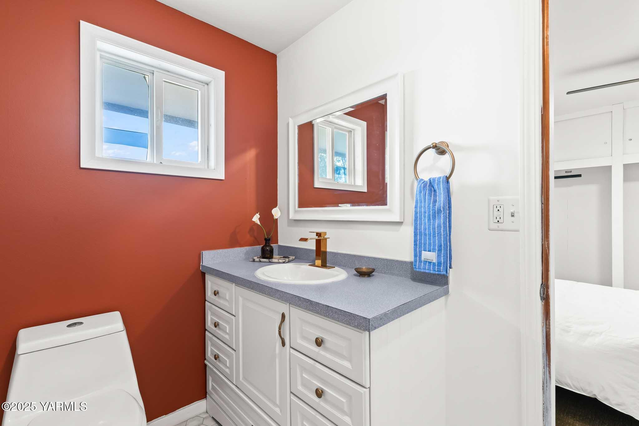 Zillah, Washington 98953, United States, 4 Bedrooms Bedrooms, ,2 BathroomsBathrooms,Residential,Active,231838