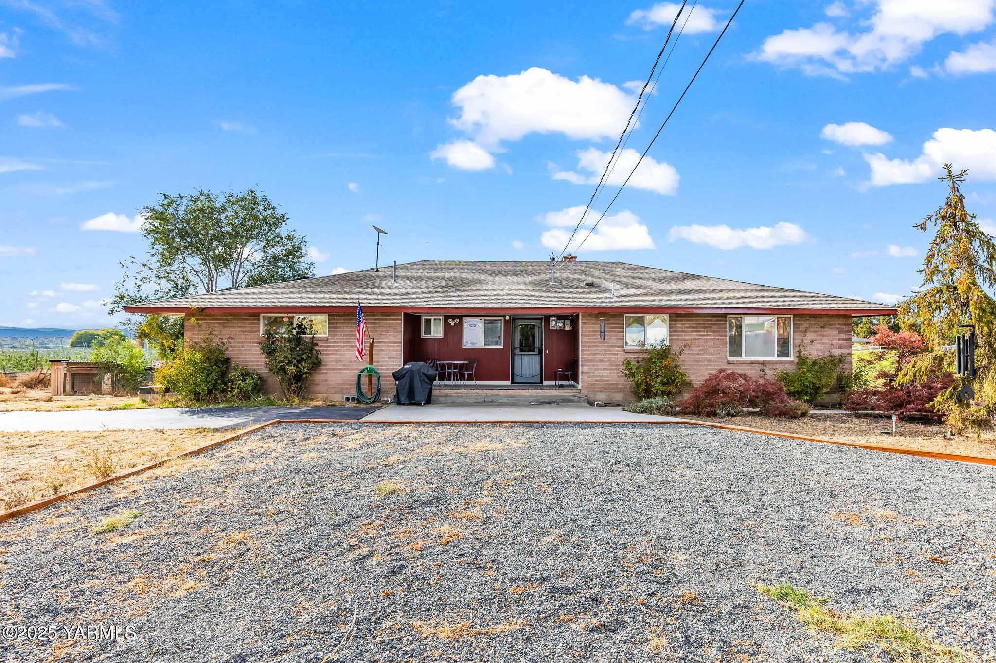 Zillah, Washington 98953, United States, 4 Bedrooms Bedrooms, ,2 BathroomsBathrooms,Residential,Active,231838