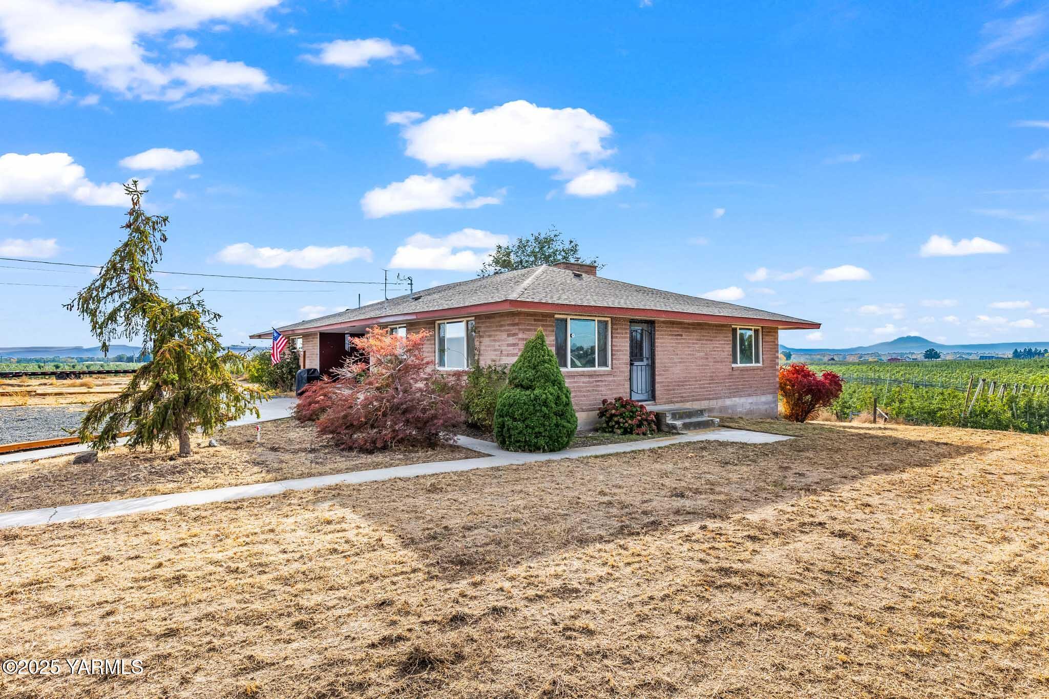 Zillah, Washington 98953, United States, 4 Bedrooms Bedrooms, ,2 BathroomsBathrooms,Residential,Active,231838