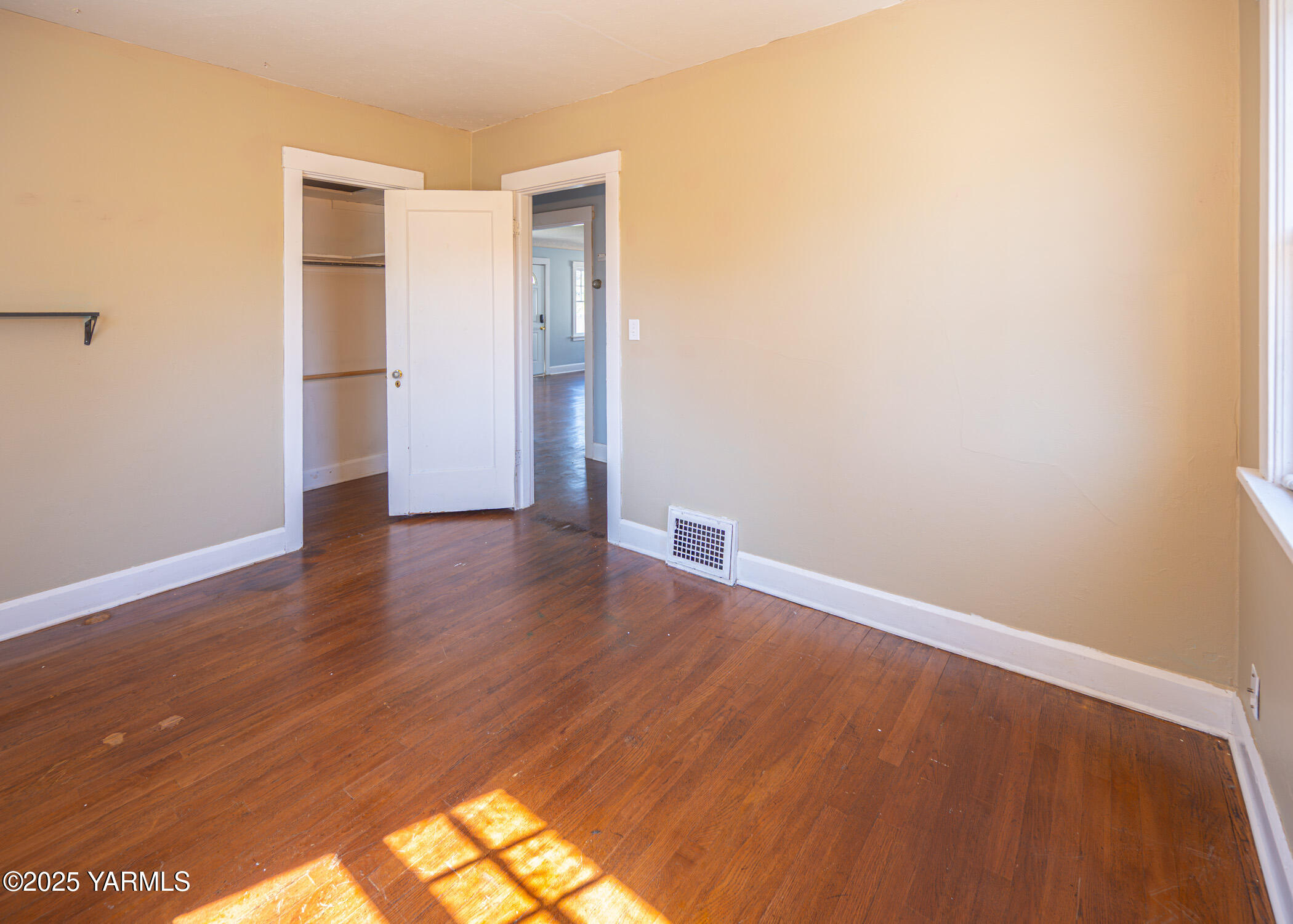 Yakima, Washington 98902, United States, 3 Bedrooms Bedrooms, ,1 BathroomBathrooms,Residential,Active,145504