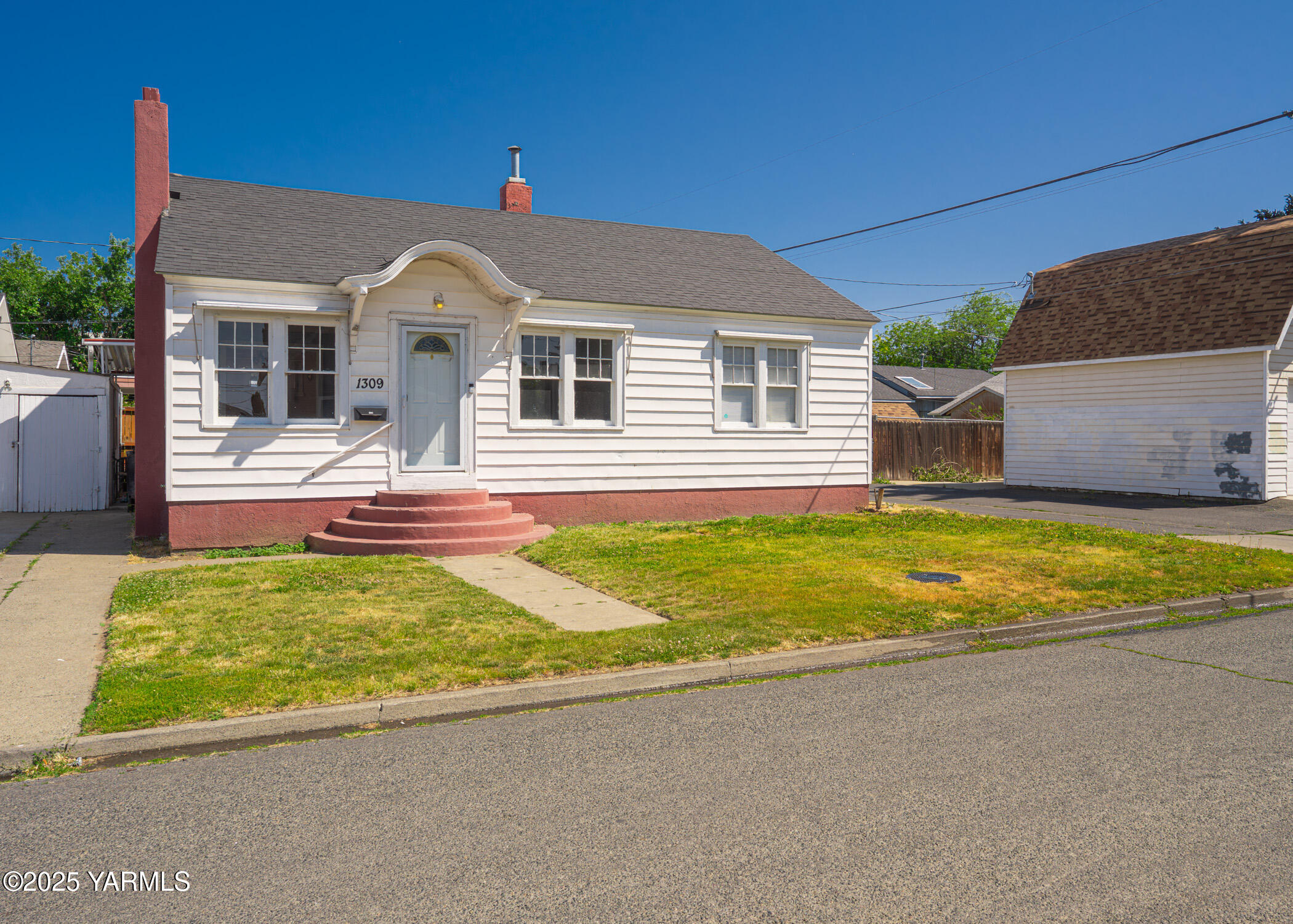 Yakima, Washington 98902, United States, 3 Bedrooms Bedrooms, ,1 BathroomBathrooms,Residential,Active,145504