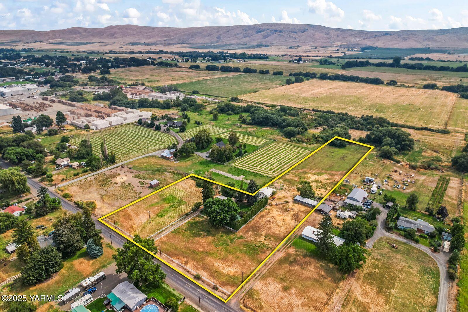 Yakima, Washington 98903, United States, 3 Bedrooms Bedrooms, ,2 BathroomsBathrooms,Residential,Active,202601