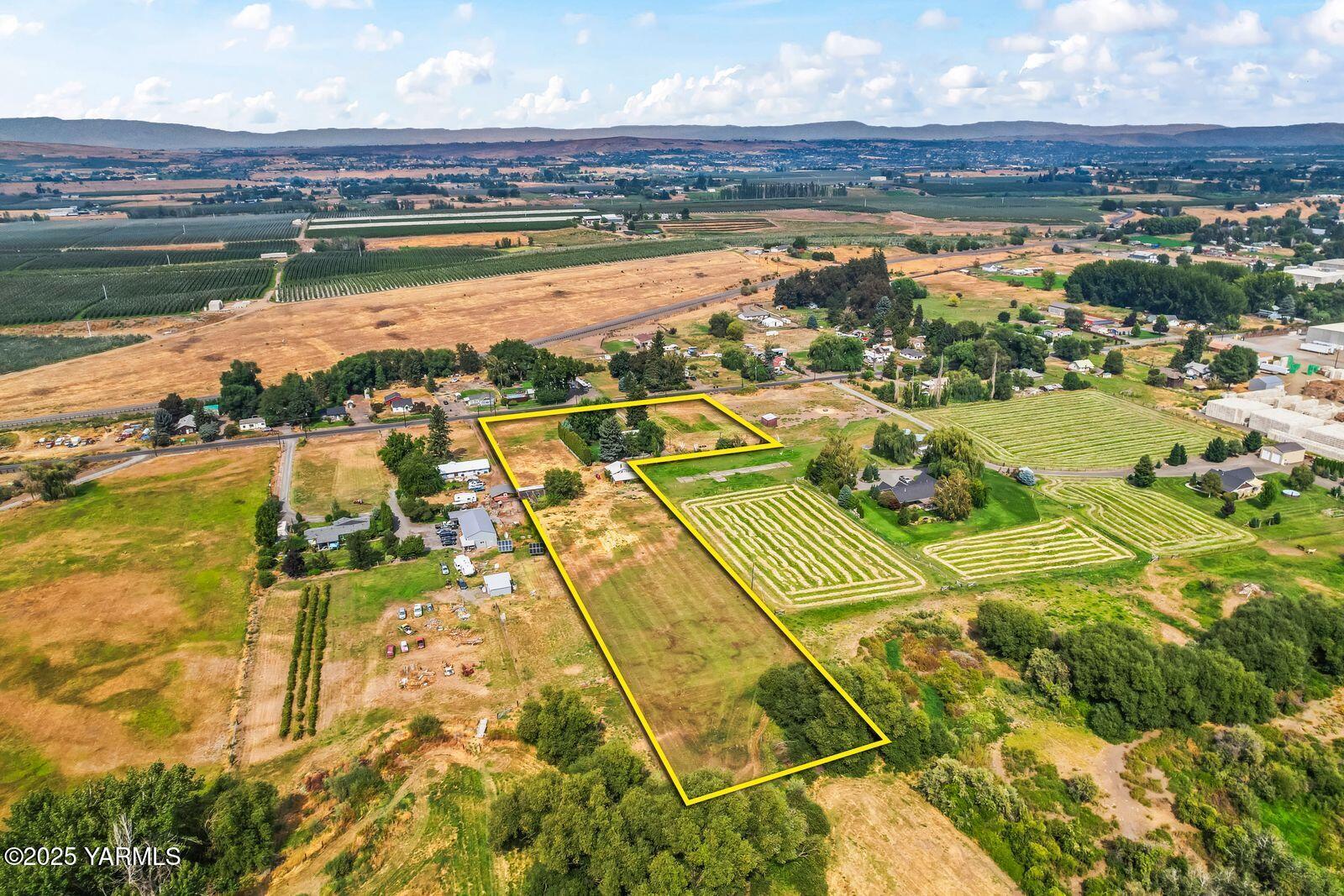 Yakima, Washington 98903, United States, 3 Bedrooms Bedrooms, ,2 BathroomsBathrooms,Residential,Active,202601