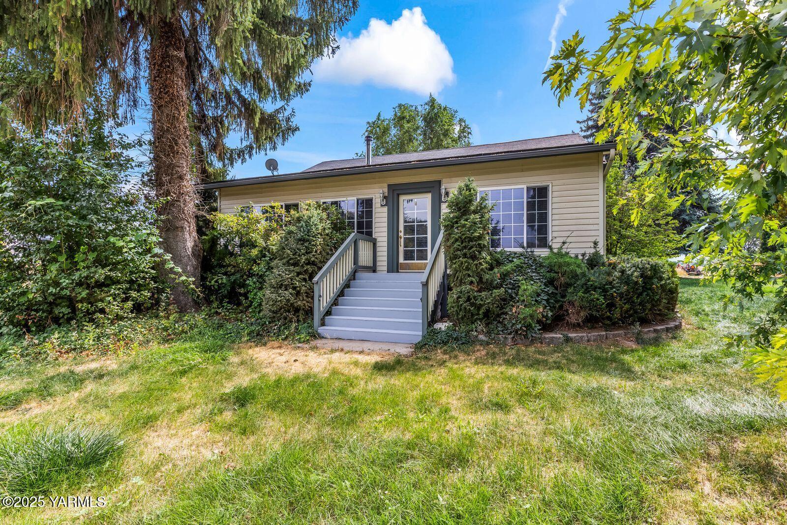 Yakima, Washington 98903, United States, 3 Bedrooms Bedrooms, ,2 BathroomsBathrooms,Residential,Active,202601