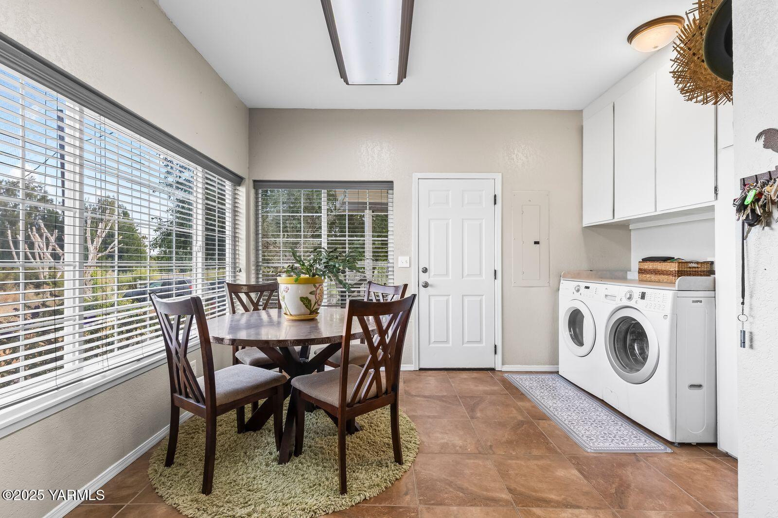 Yakima, Washington 98903, United States, 3 Bedrooms Bedrooms, ,2 BathroomsBathrooms,Residential,Active,202601