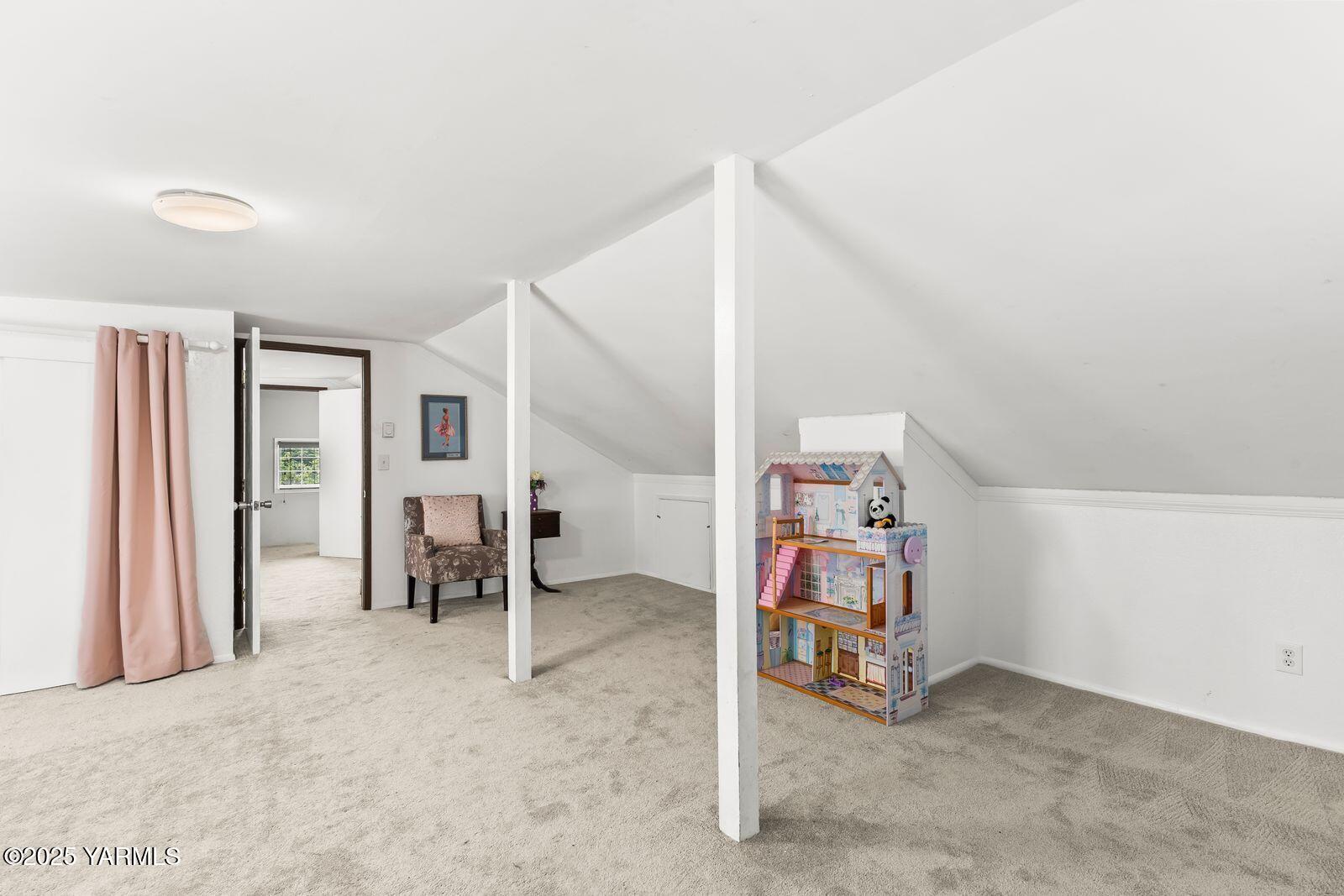 Yakima, Washington 98903, United States, 3 Bedrooms Bedrooms, ,2 BathroomsBathrooms,Residential,Active,202601