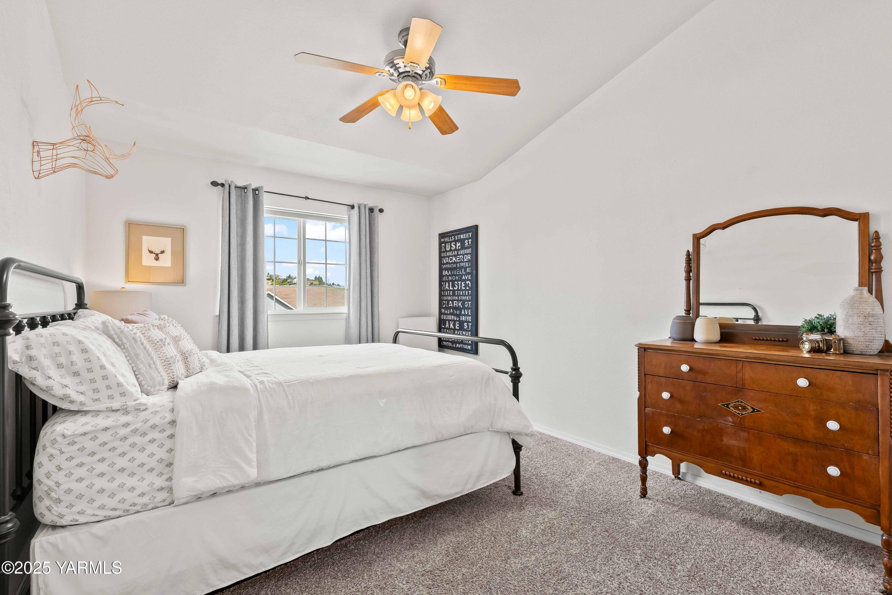 Selah, Washington 98942, United States, 4 Bedrooms Bedrooms, ,3 BathroomsBathrooms,Residential,Pending,120118