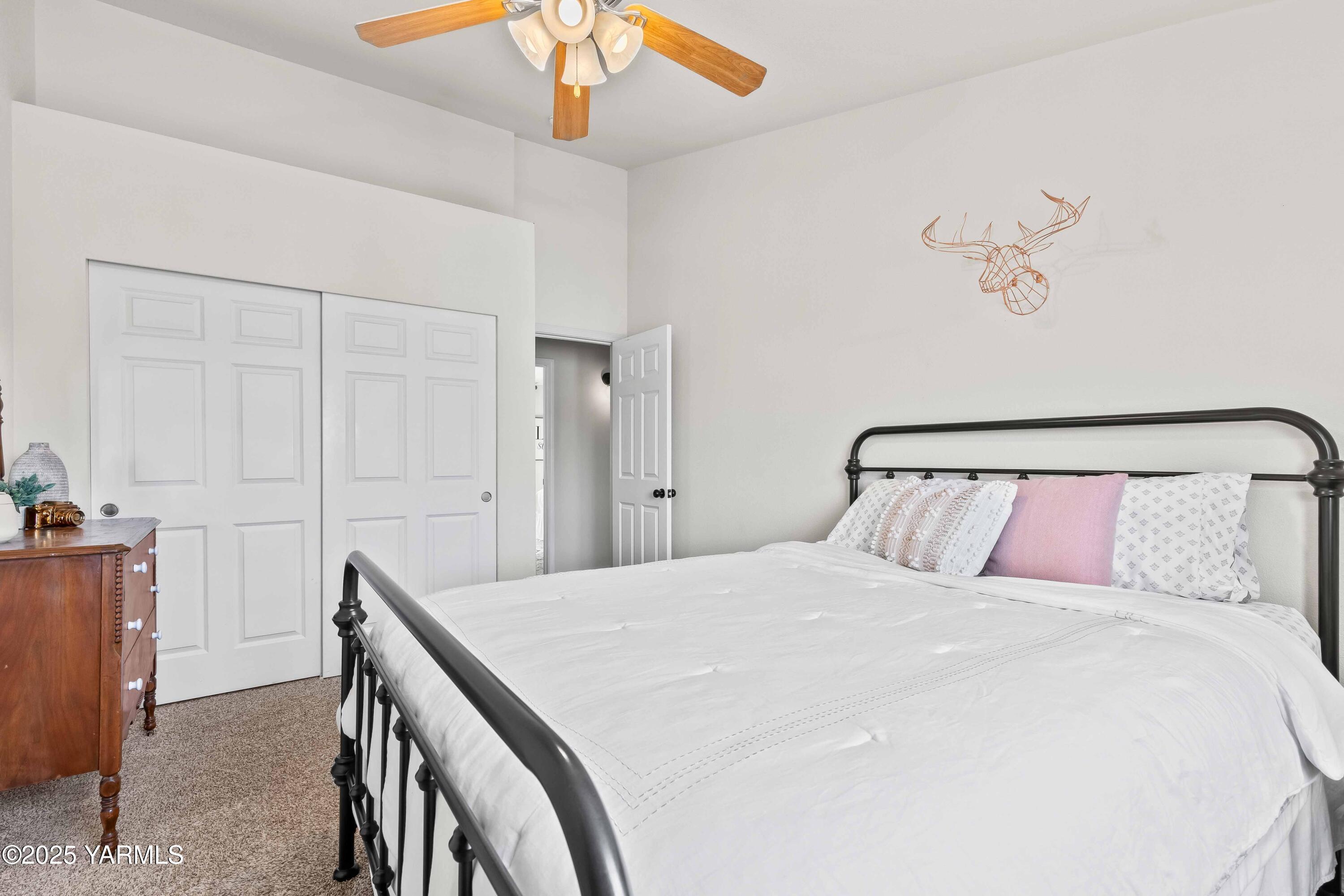 Selah, Washington 98942, United States, 4 Bedrooms Bedrooms, ,3 BathroomsBathrooms,Residential,Pending,120118