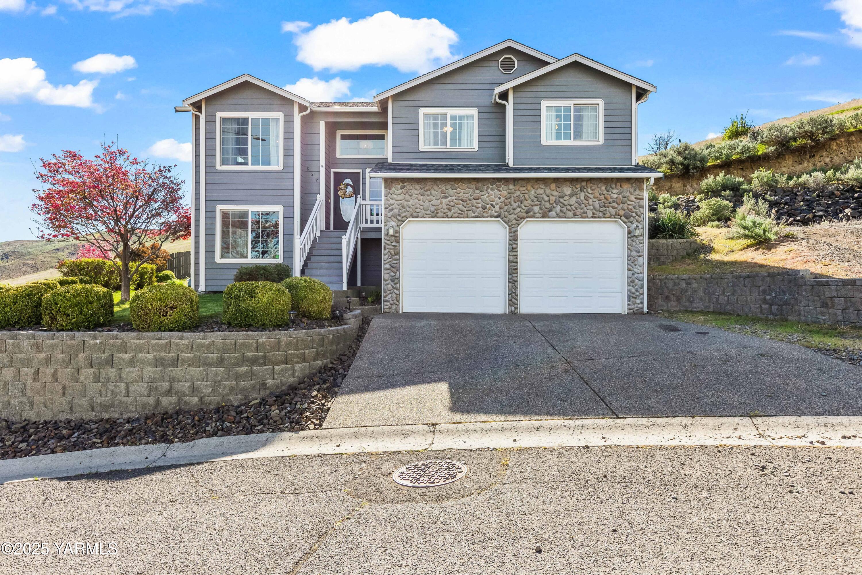 Selah, Washington 98942, United States, 4 Bedrooms Bedrooms, ,3 BathroomsBathrooms,Residential,Pending,120118