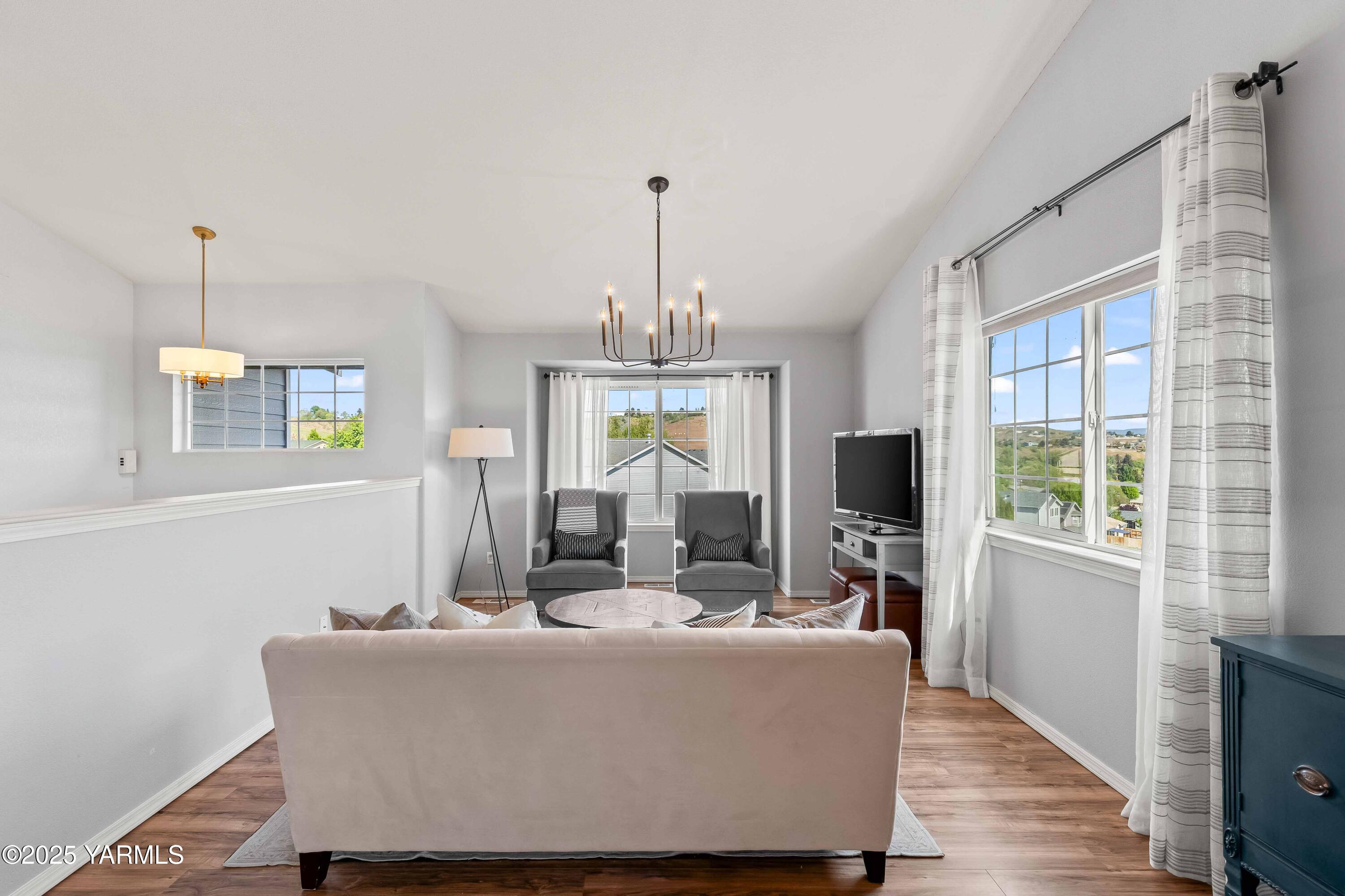 Selah, Washington 98942, United States, 4 Bedrooms Bedrooms, ,3 BathroomsBathrooms,Residential,Pending,120118