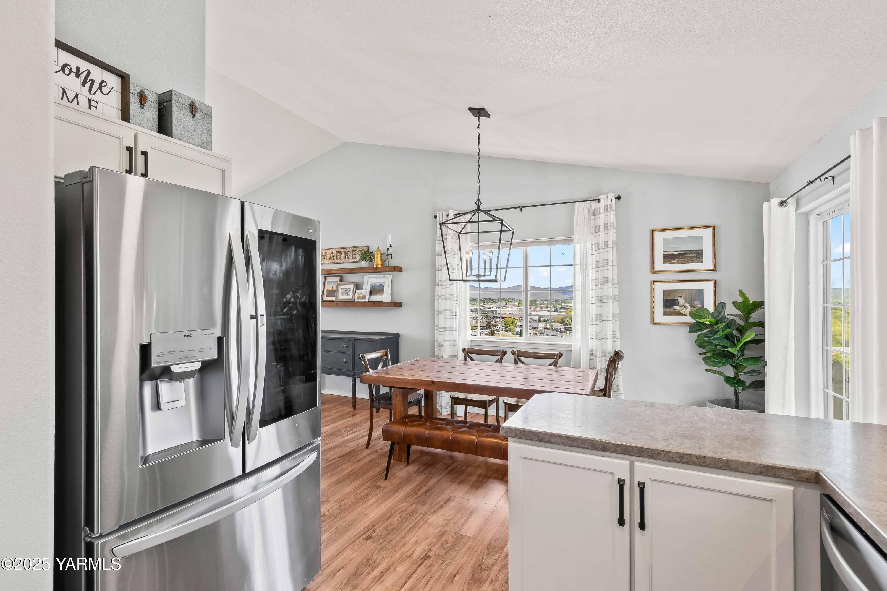 Selah, Washington 98942, United States, 4 Bedrooms Bedrooms, ,3 BathroomsBathrooms,Residential,Pending,120118