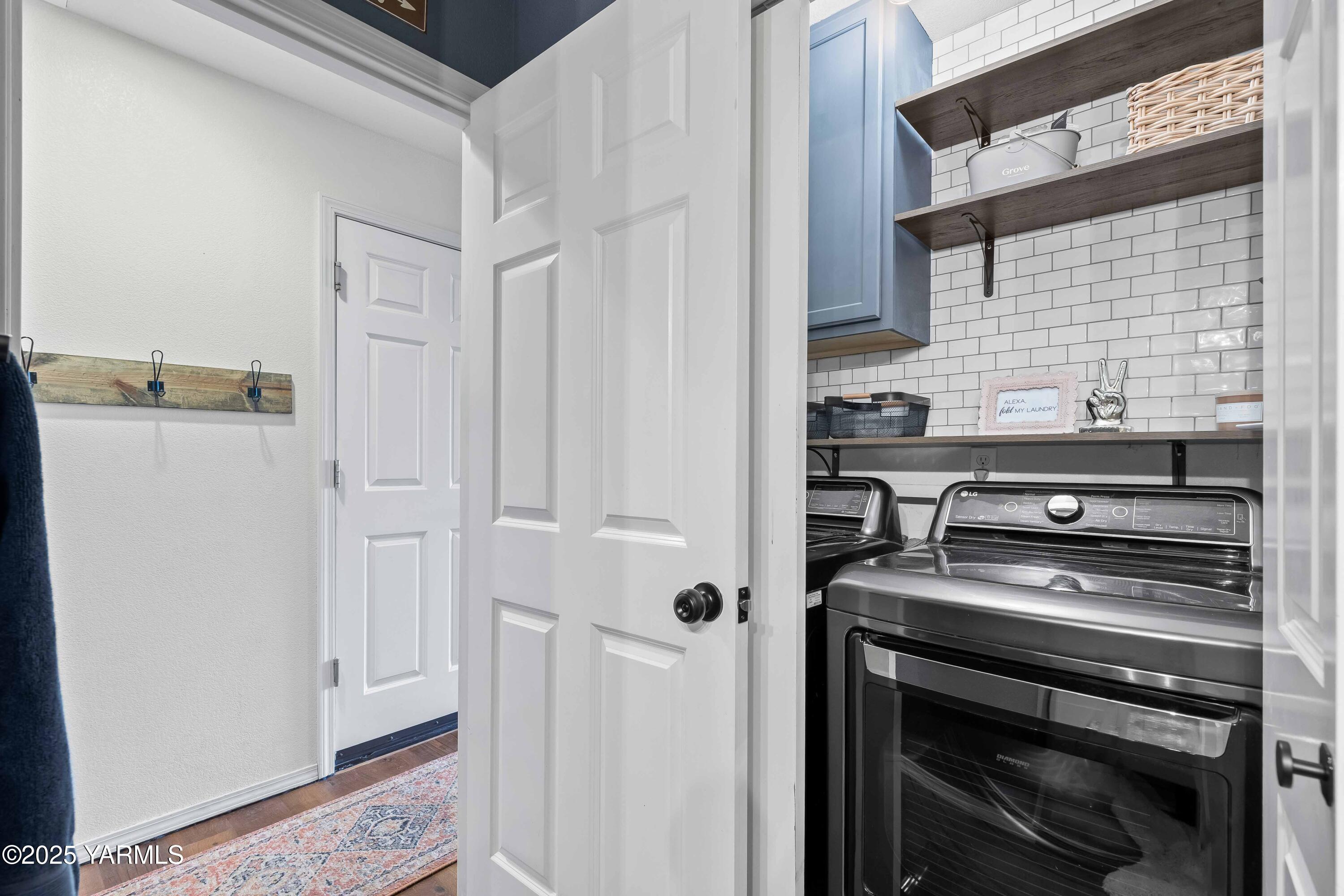 Selah, Washington 98942, United States, 4 Bedrooms Bedrooms, ,3 BathroomsBathrooms,Residential,Pending,120118