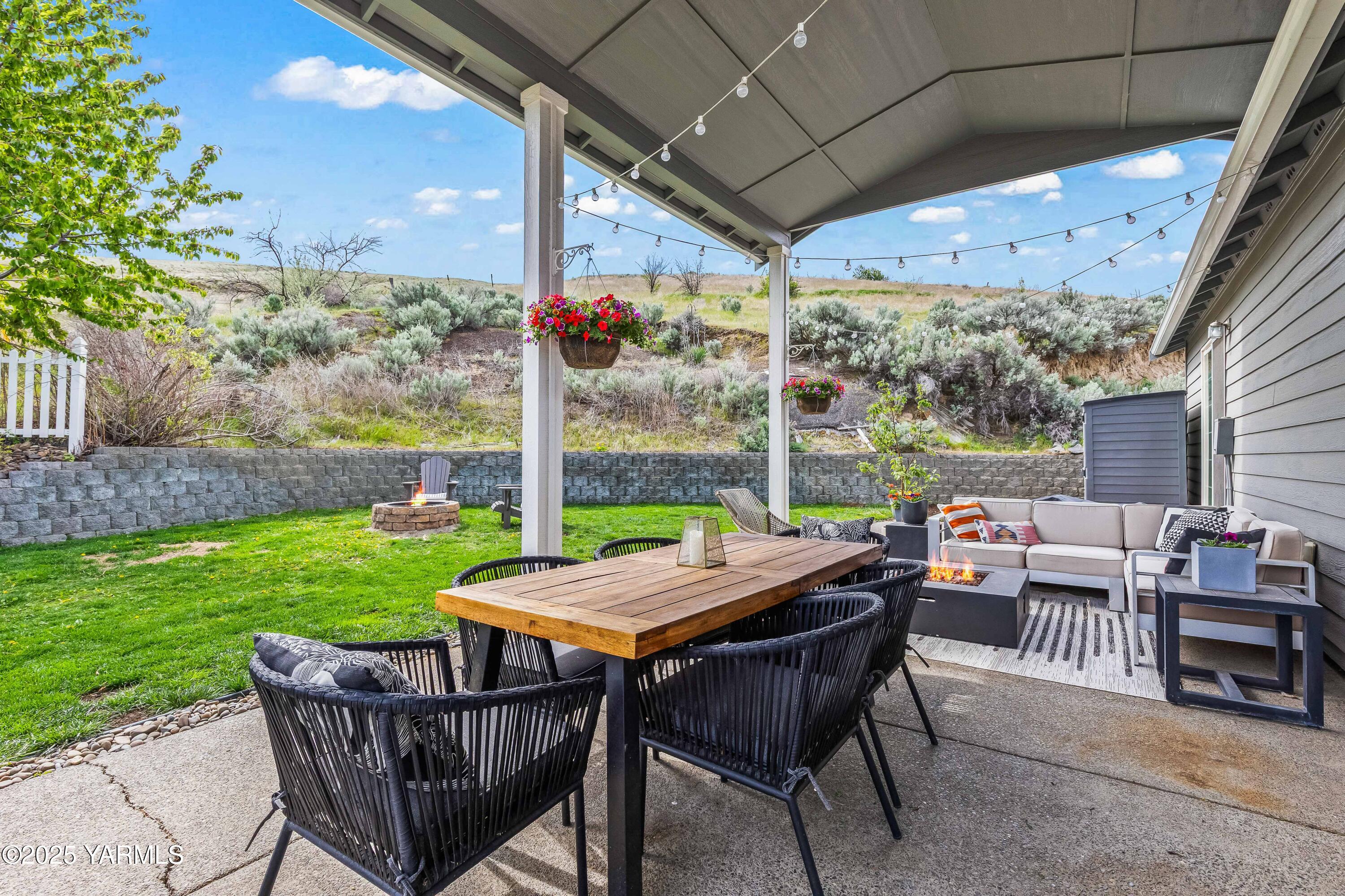 Selah, Washington 98942, United States, 4 Bedrooms Bedrooms, ,3 BathroomsBathrooms,Residential,Pending,120118