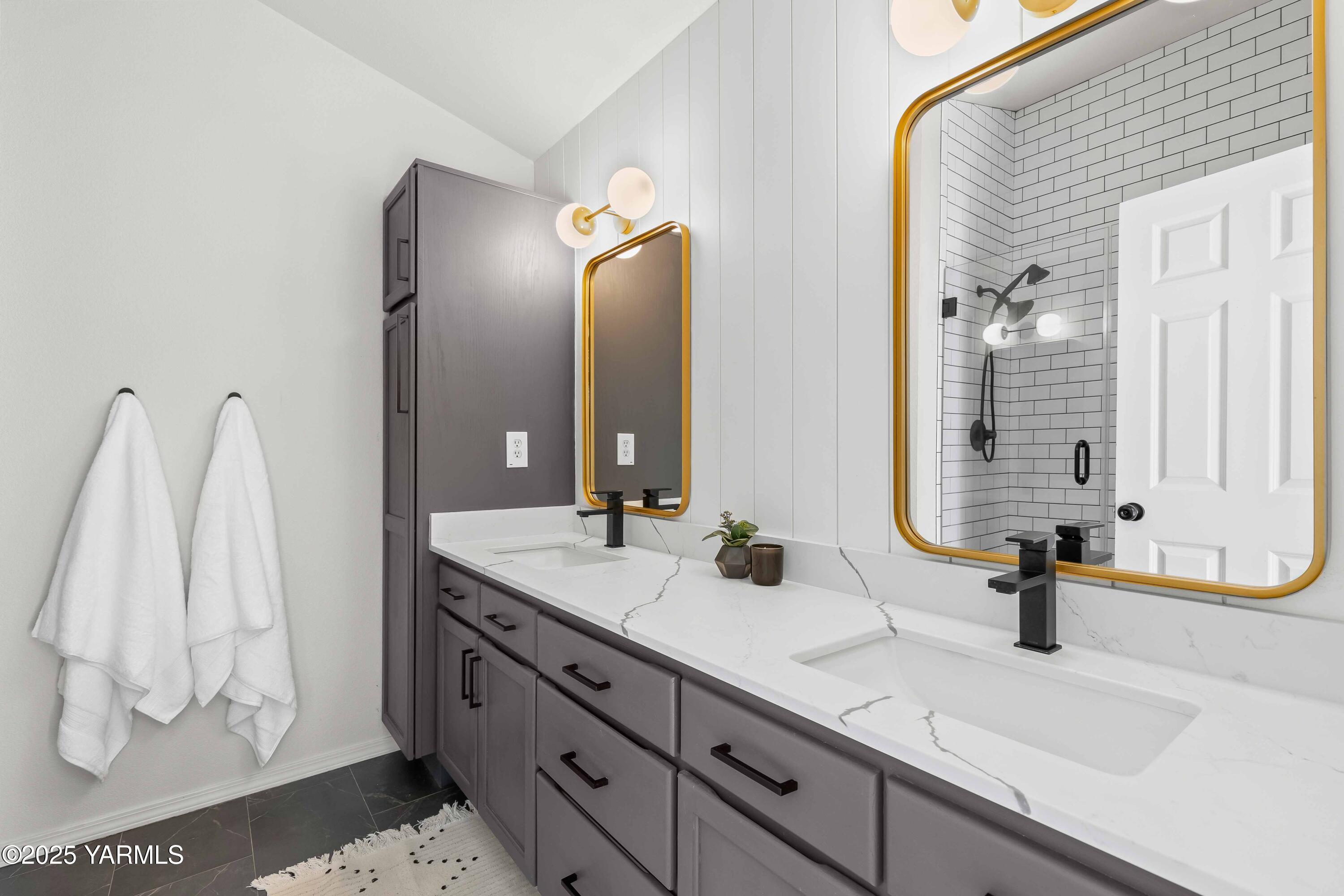 Selah, Washington 98942, United States, 4 Bedrooms Bedrooms, ,3 BathroomsBathrooms,Residential,Pending,120118