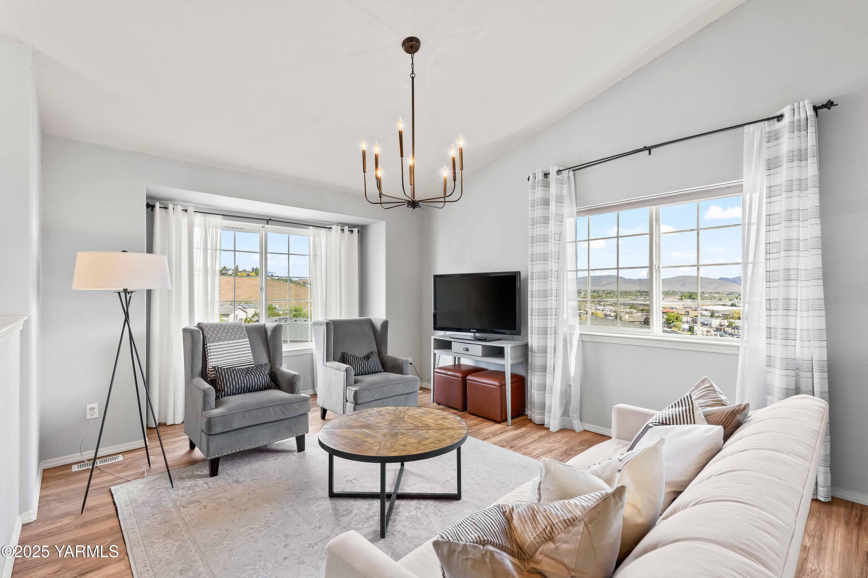 Selah, Washington 98942, United States, 4 Bedrooms Bedrooms, ,3 BathroomsBathrooms,Residential,Pending,120118