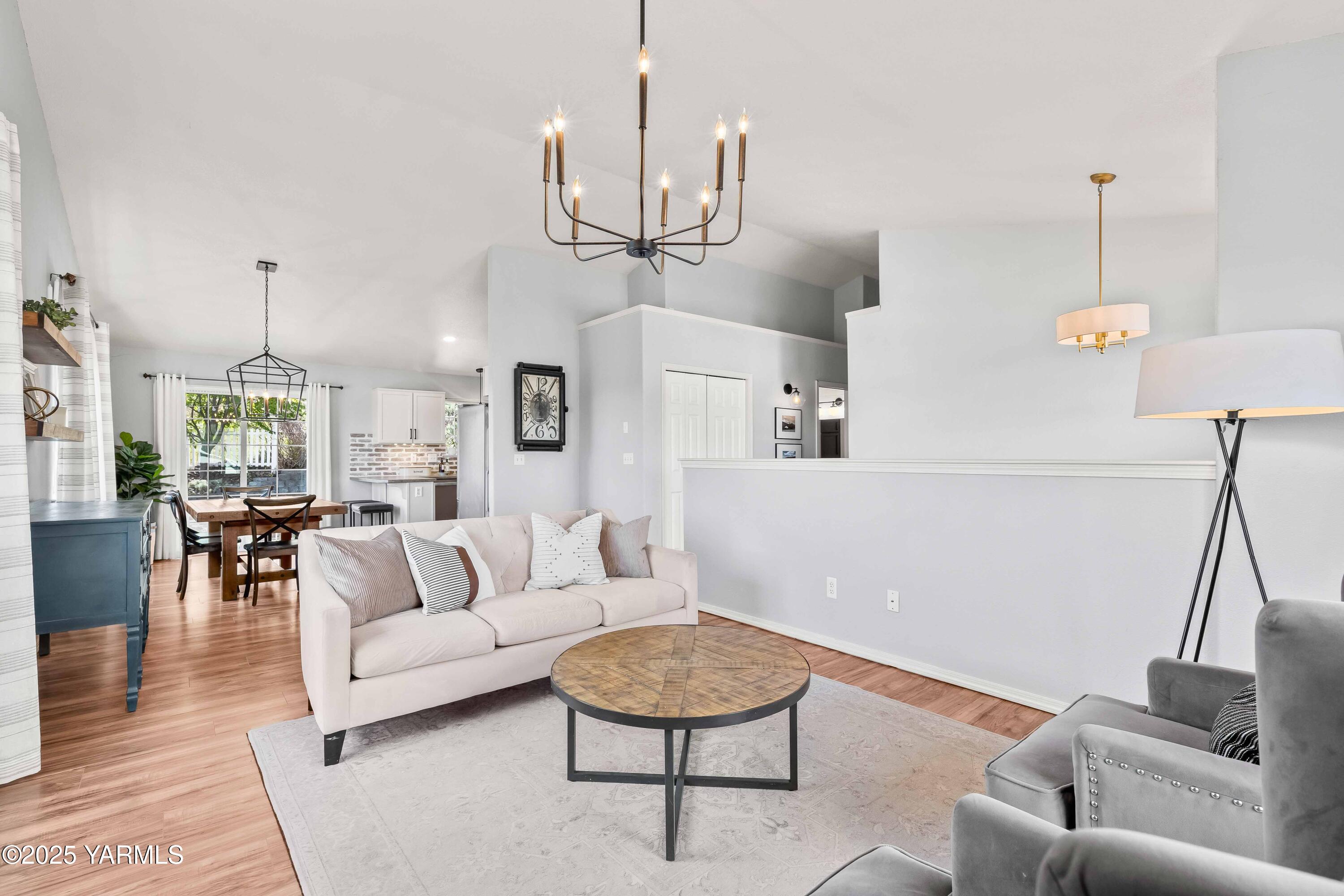 Selah, Washington 98942, United States, 4 Bedrooms Bedrooms, ,3 BathroomsBathrooms,Residential,Pending,120118