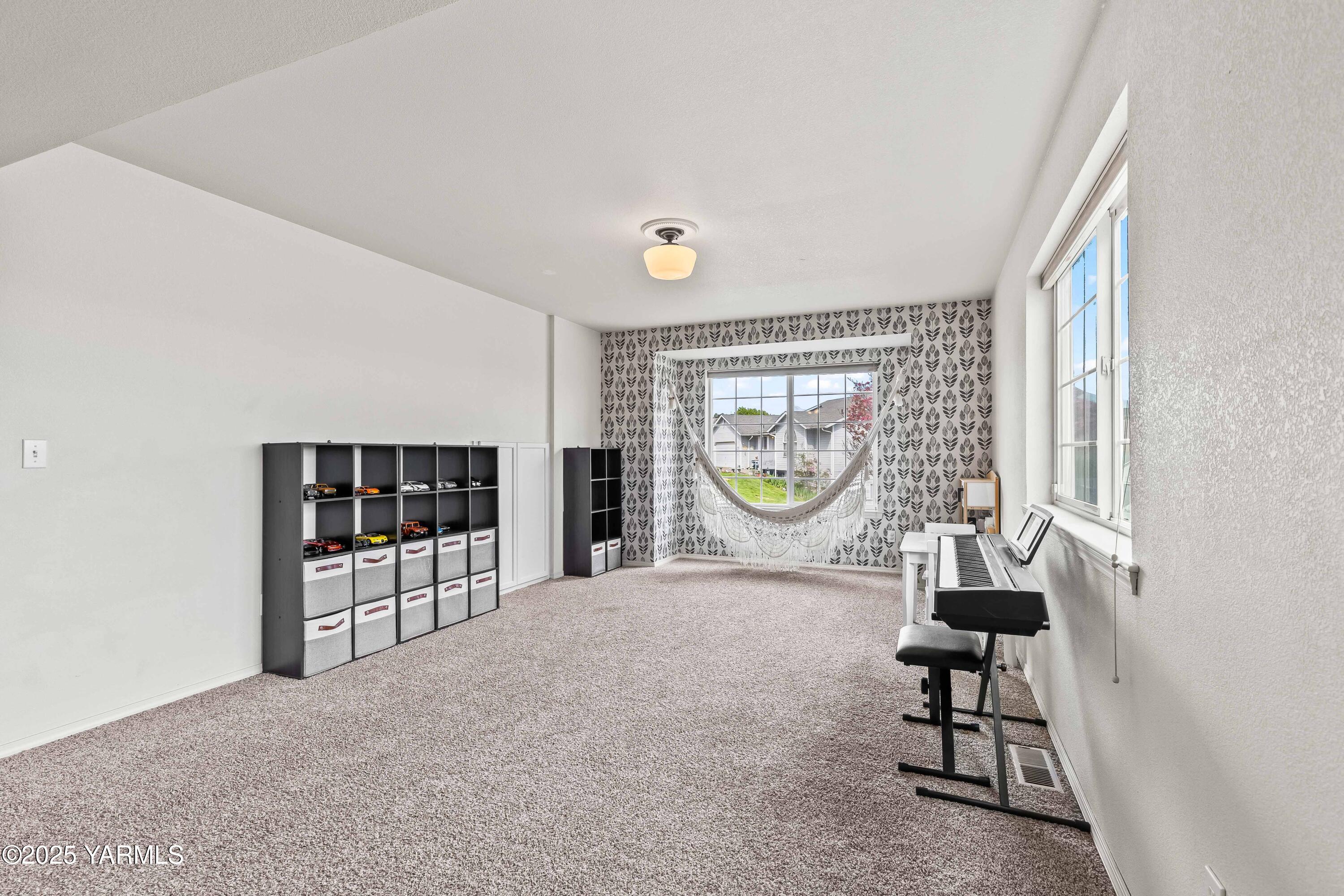 Selah, Washington 98942, United States, 4 Bedrooms Bedrooms, ,3 BathroomsBathrooms,Residential,Pending,120118