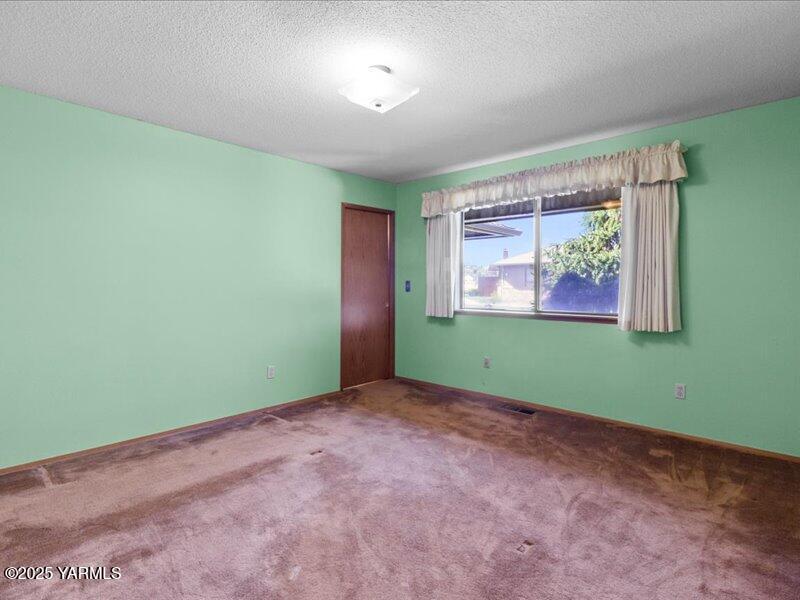 Yakima, Washington 98908, United States, 3 Bedrooms Bedrooms, ,3 BathroomsBathrooms,Residential,Active,116540