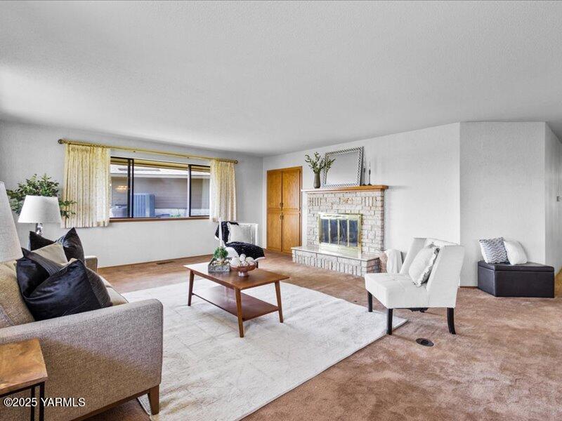 Yakima, Washington 98908, United States, 3 Bedrooms Bedrooms, ,3 BathroomsBathrooms,Residential,Active,116540