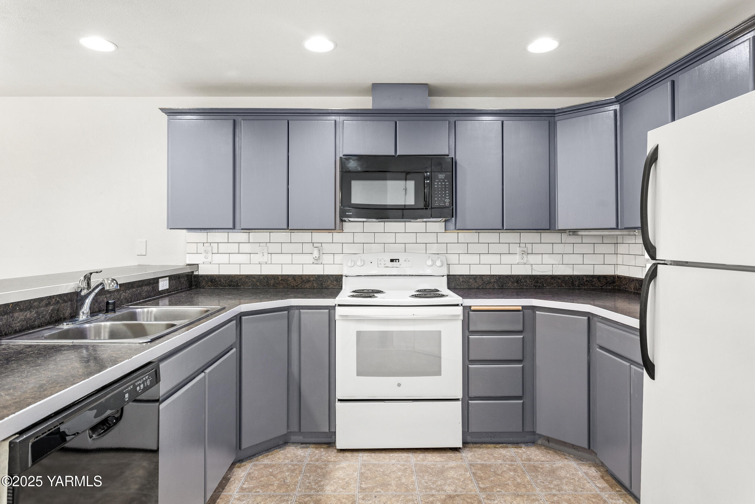 Moxee, Washington 98936, United States, 4 Bedrooms Bedrooms, ,3 BathroomsBathrooms,Residential,Pending,6123