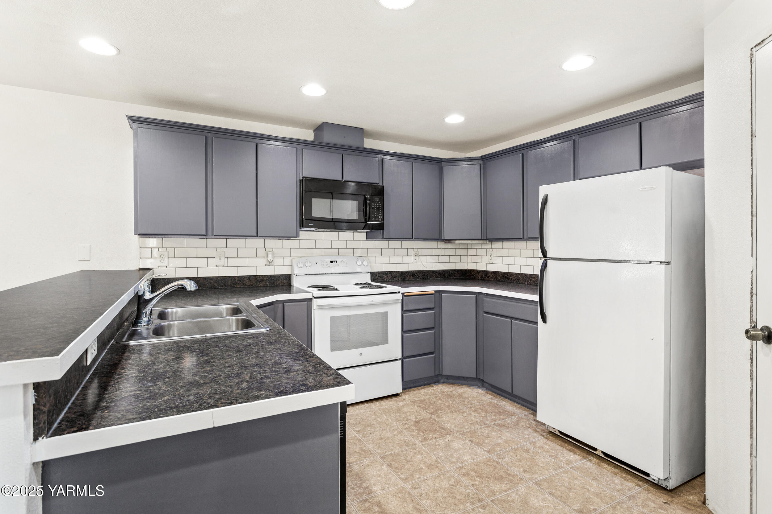 Moxee, Washington 98936, United States, 4 Bedrooms Bedrooms, ,3 BathroomsBathrooms,Residential,Pending,6123