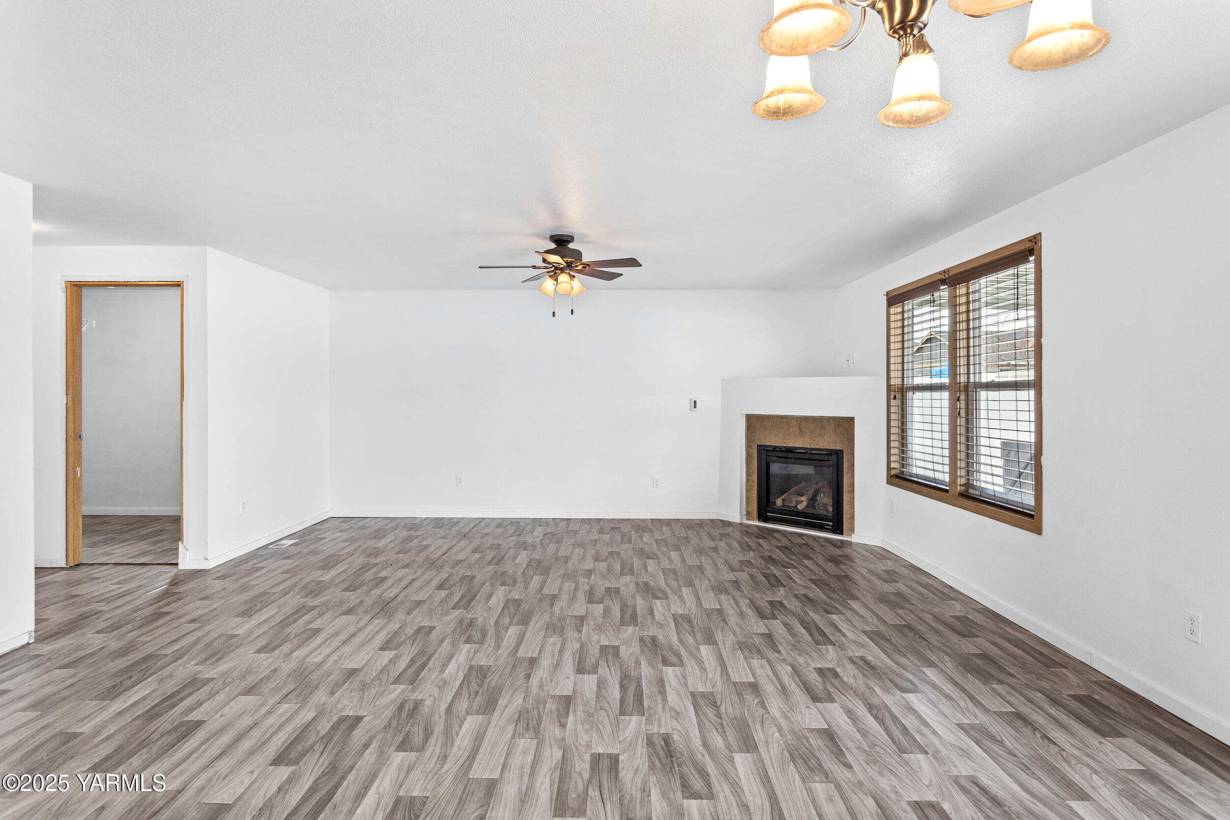 Moxee, Washington 98936, United States, 4 Bedrooms Bedrooms, ,3 BathroomsBathrooms,Residential,Pending,6123