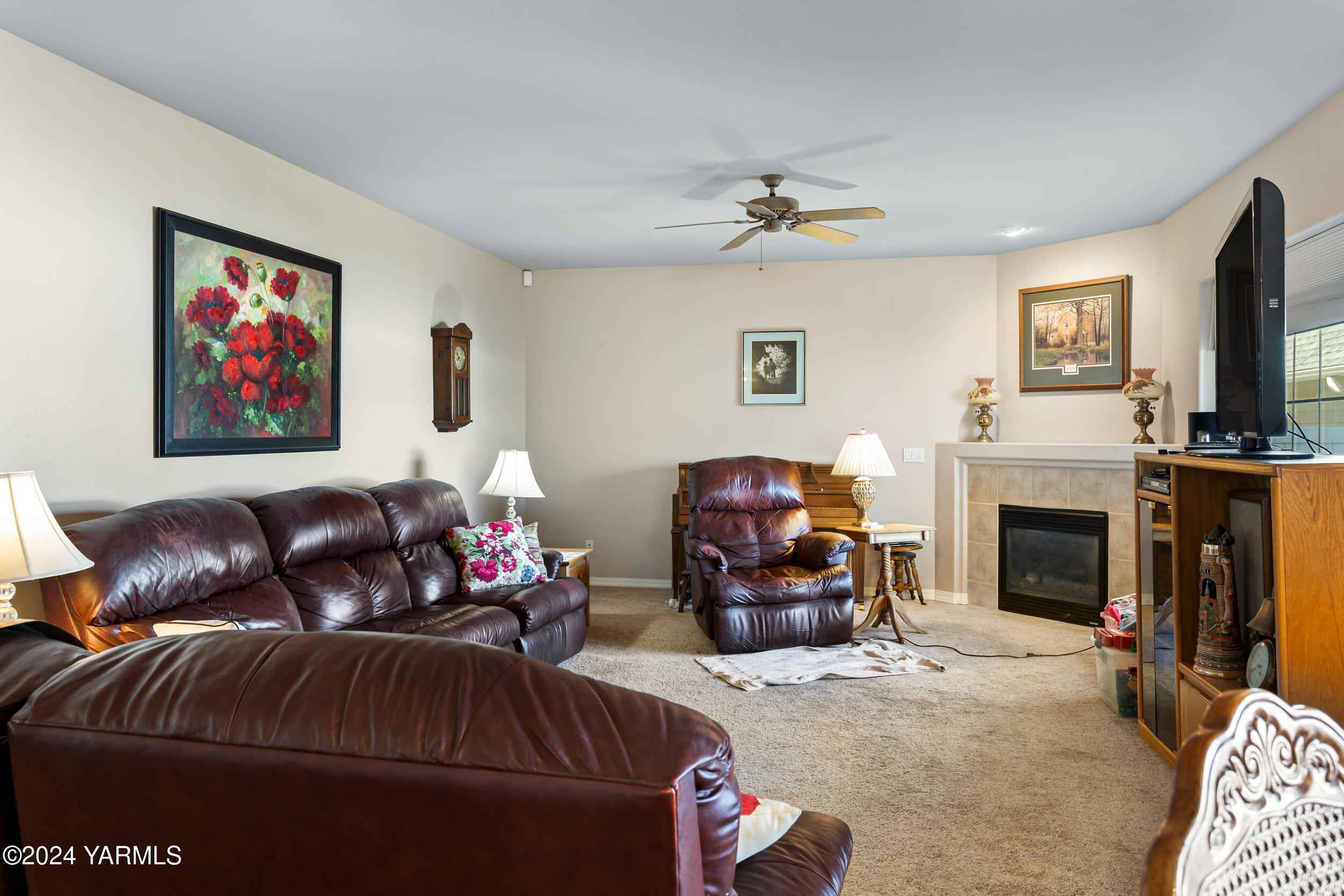 Yakima, Washington 98908, United States, 4 Bedrooms Bedrooms, ,3 BathroomsBathrooms,Residential,Pending,39026