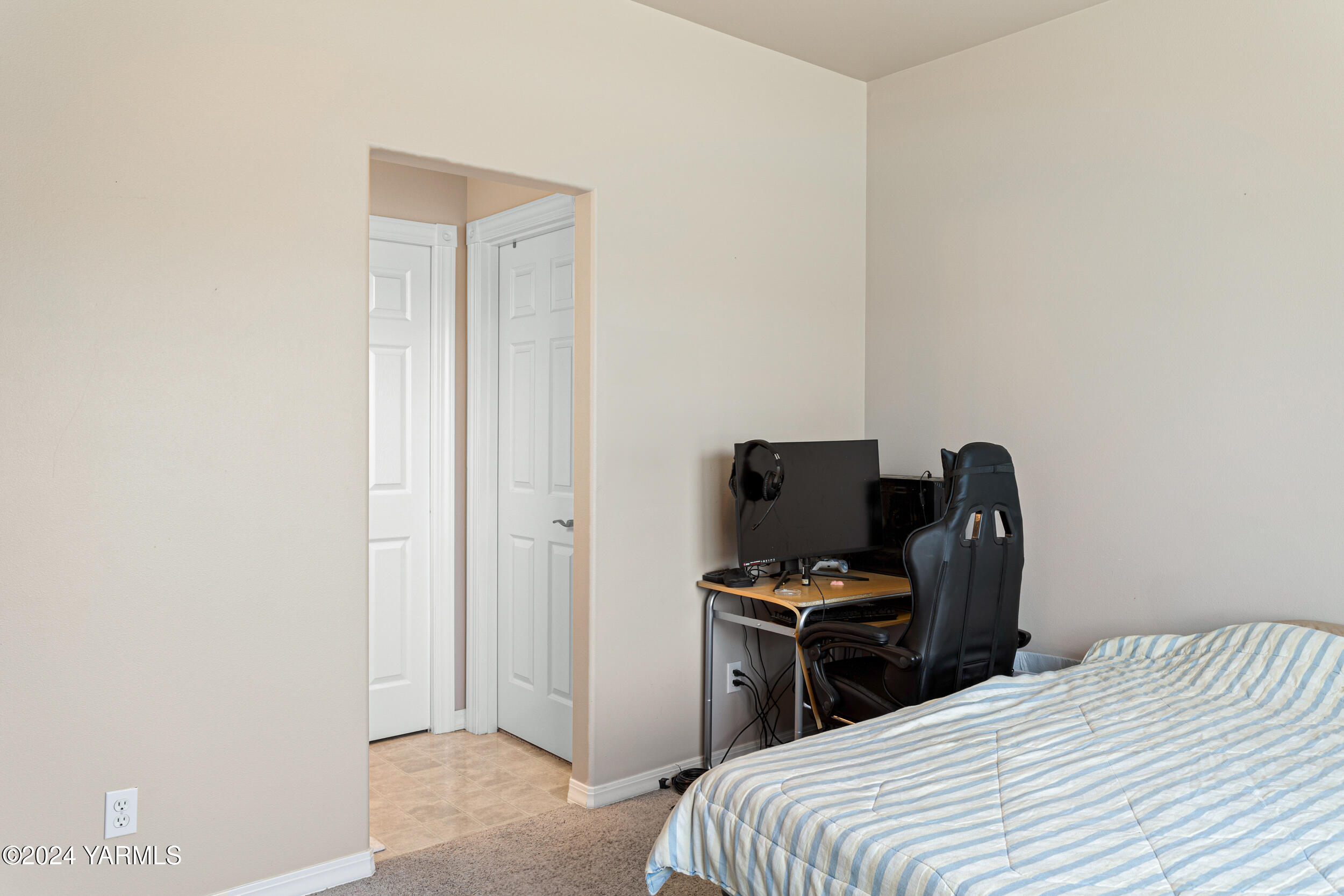 Yakima, Washington 98908, United States, 4 Bedrooms Bedrooms, ,3 BathroomsBathrooms,Residential,Pending,39026