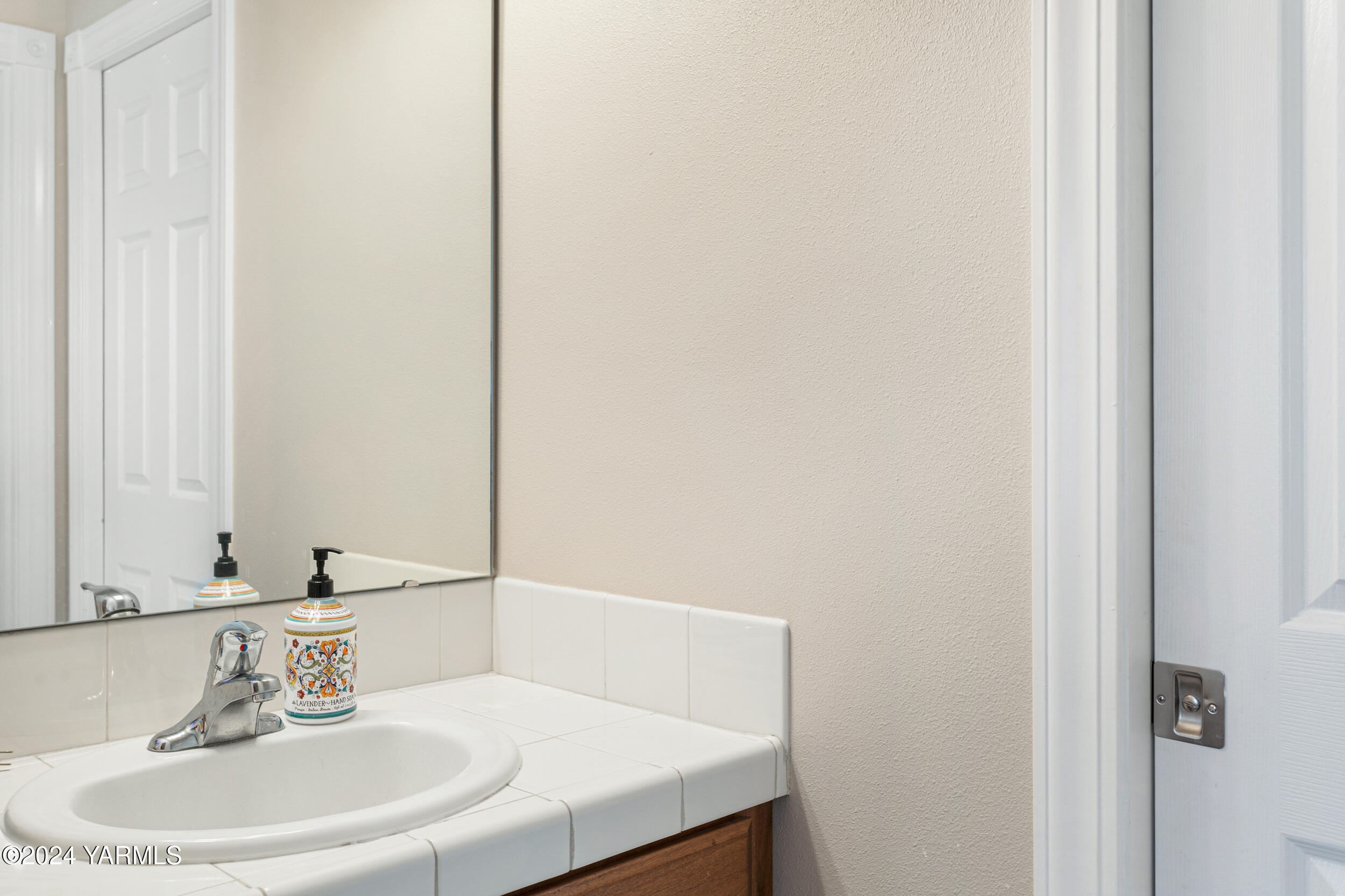 Yakima, Washington 98908, United States, 4 Bedrooms Bedrooms, ,3 BathroomsBathrooms,Residential,Pending,39026