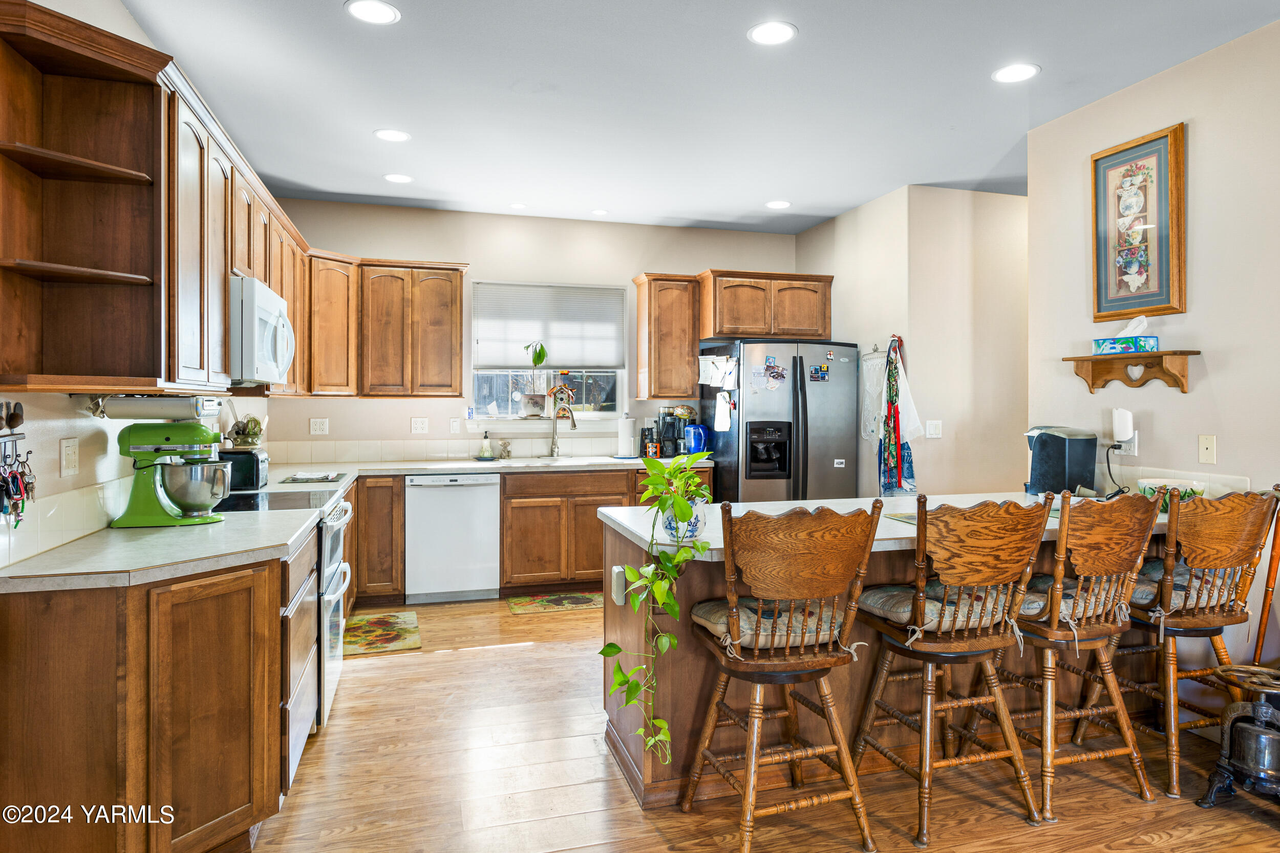 Yakima, Washington 98908, United States, 4 Bedrooms Bedrooms, ,3 BathroomsBathrooms,Residential,Pending,39026