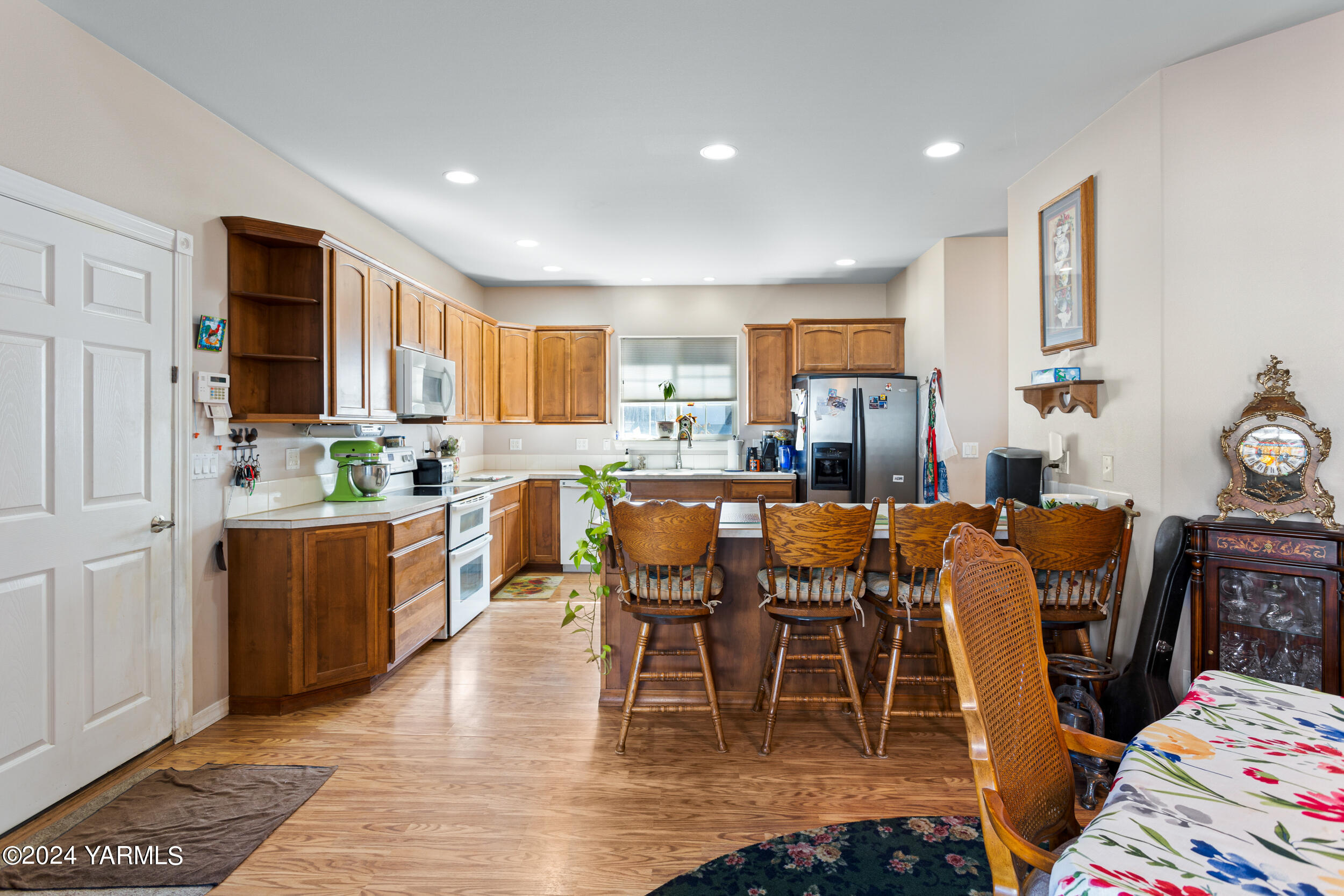 Yakima, Washington 98908, United States, 4 Bedrooms Bedrooms, ,3 BathroomsBathrooms,Residential,Pending,39026