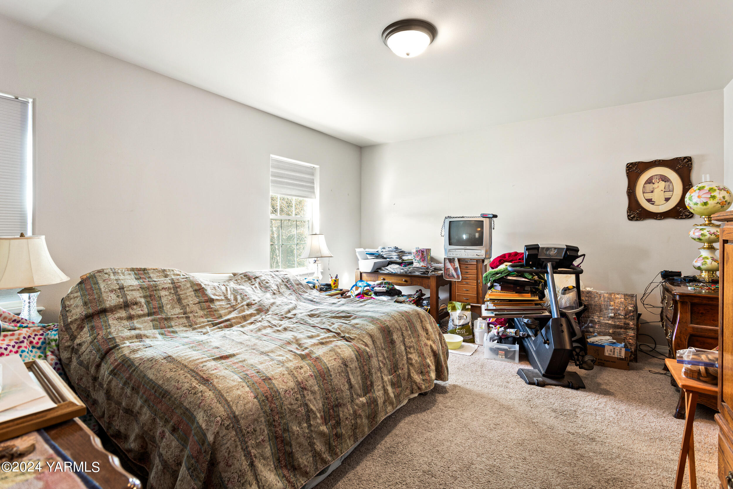 Yakima, Washington 98908, United States, 4 Bedrooms Bedrooms, ,3 BathroomsBathrooms,Residential,Pending,39026