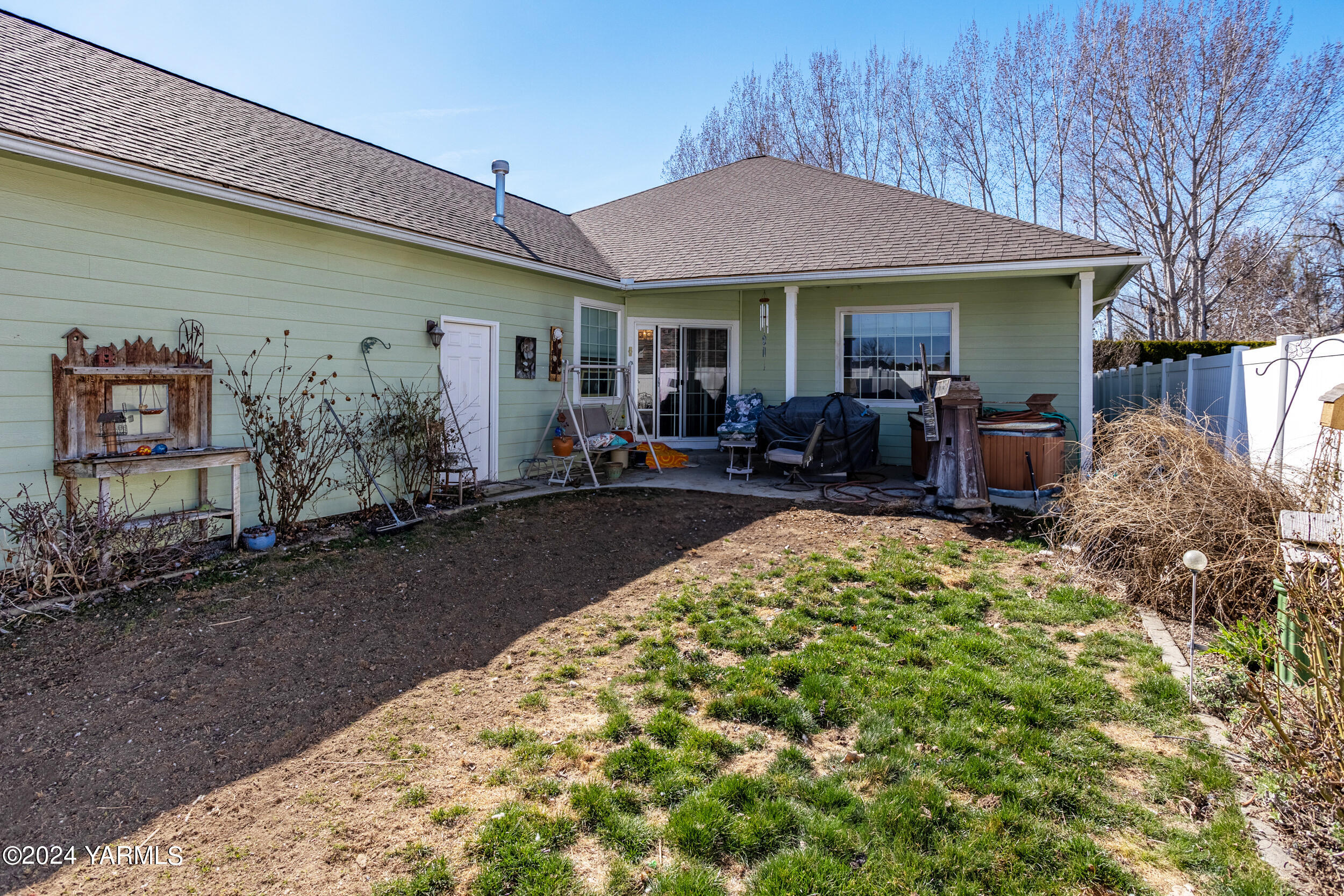 Yakima, Washington 98908, United States, 4 Bedrooms Bedrooms, ,3 BathroomsBathrooms,Residential,Pending,39026