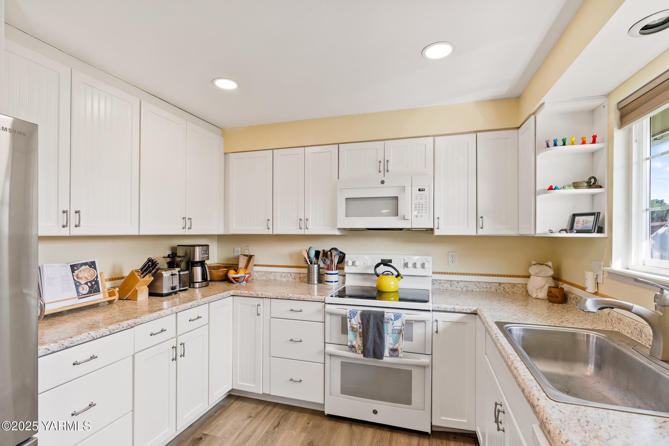 Yakima, Washington 98902, United States, 4 Bedrooms Bedrooms, ,2 BathroomsBathrooms,Residential,Pending,210263