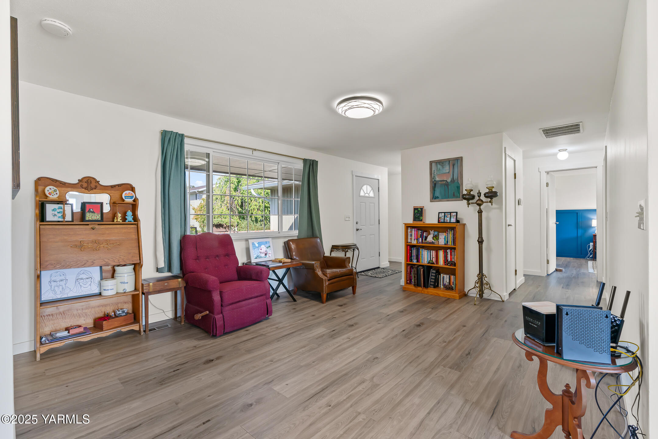 Yakima, Washington 98902, United States, 4 Bedrooms Bedrooms, ,2 BathroomsBathrooms,Residential,Pending,210263