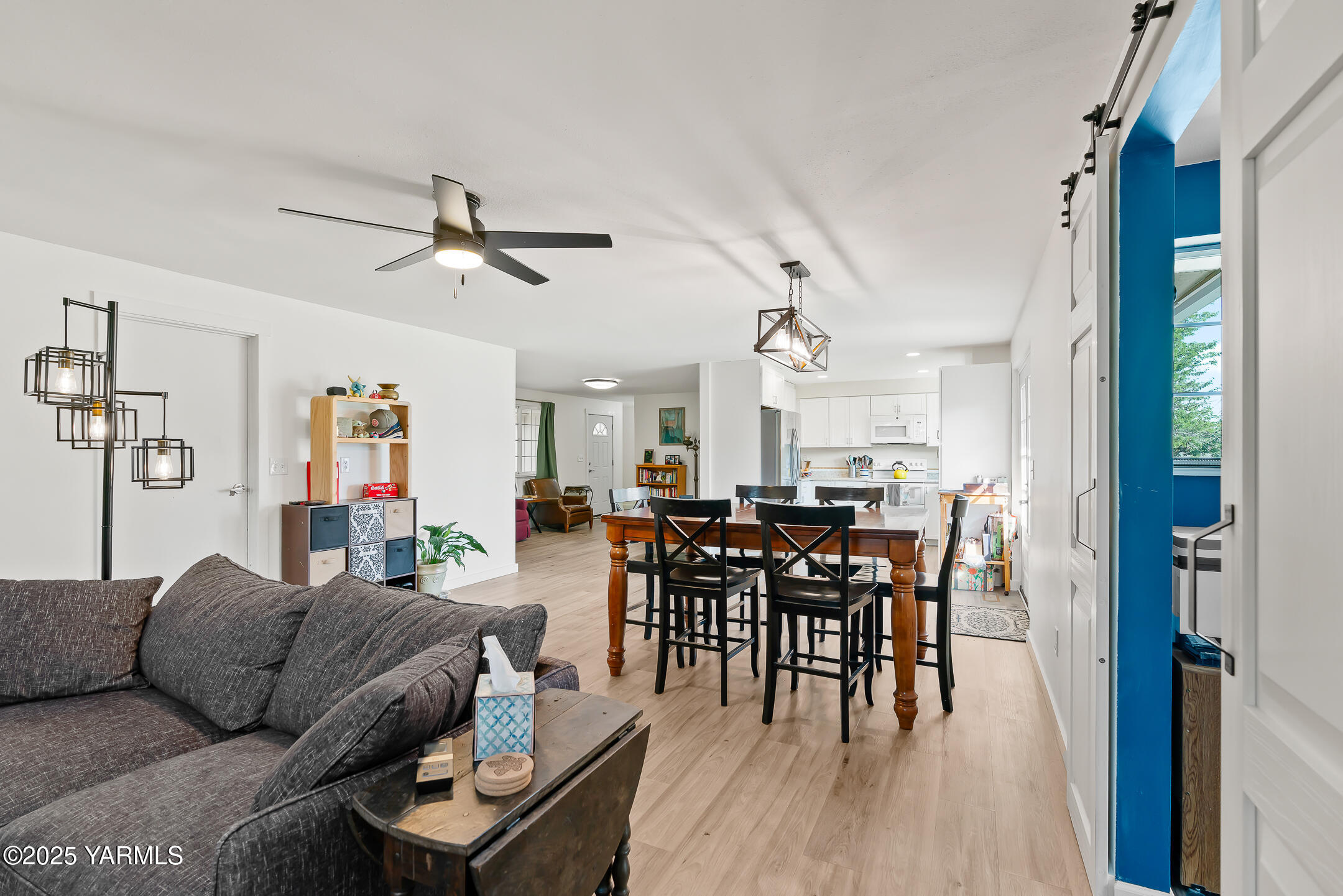 Yakima, Washington 98902, United States, 4 Bedrooms Bedrooms, ,2 BathroomsBathrooms,Residential,Pending,210263