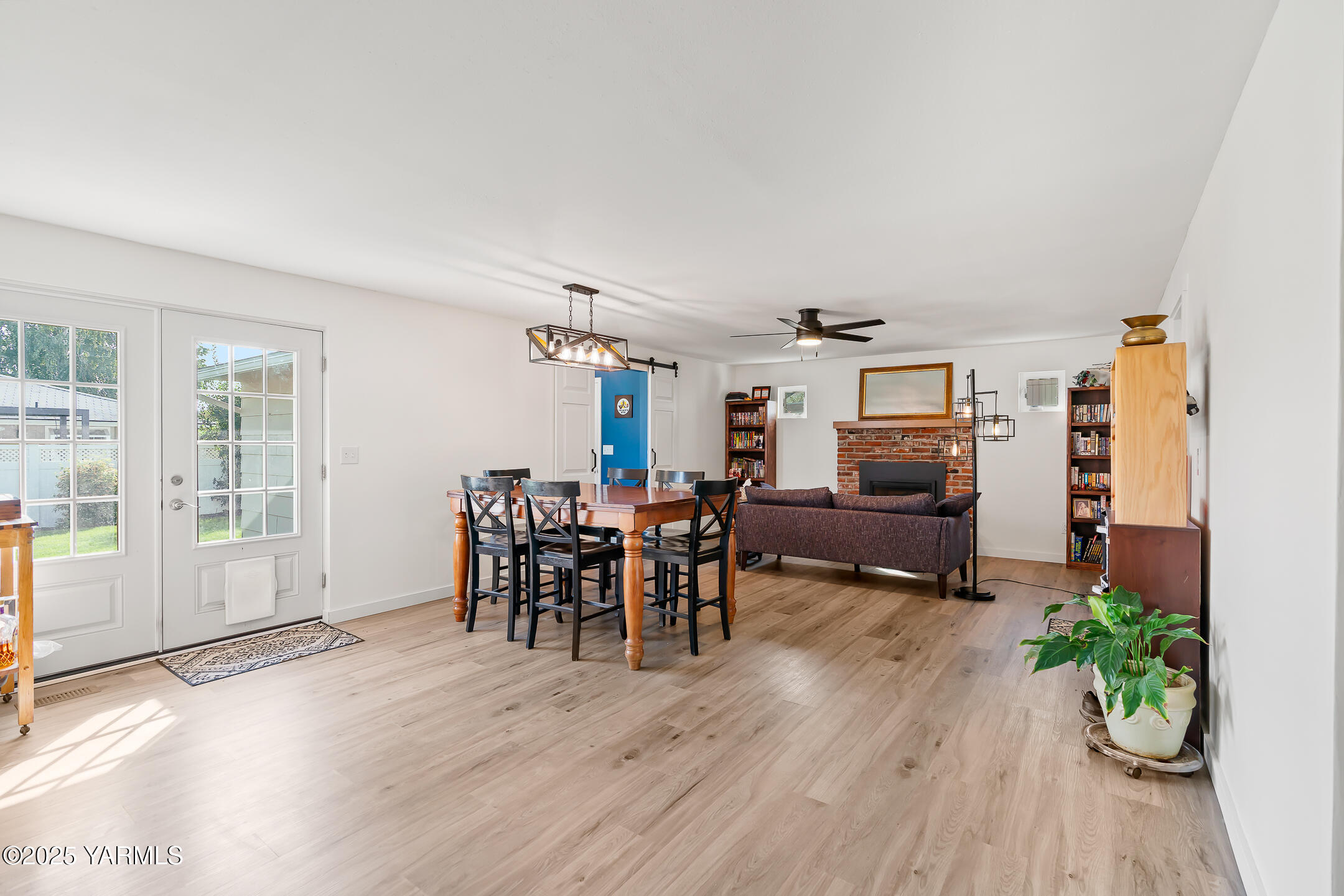 Yakima, Washington 98902, United States, 4 Bedrooms Bedrooms, ,2 BathroomsBathrooms,Residential,Pending,210263