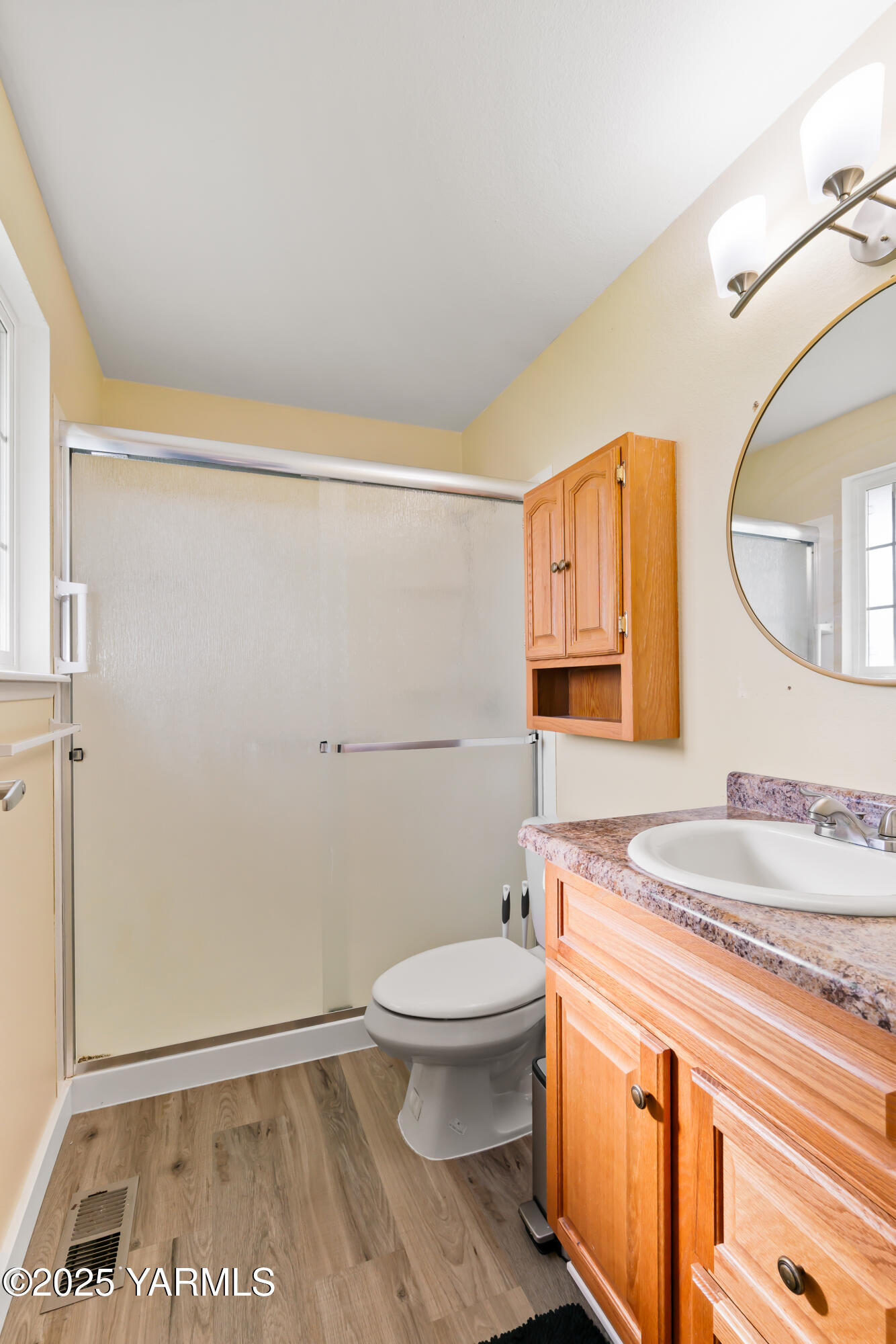 Yakima, Washington 98902, United States, 4 Bedrooms Bedrooms, ,2 BathroomsBathrooms,Residential,Pending,210263