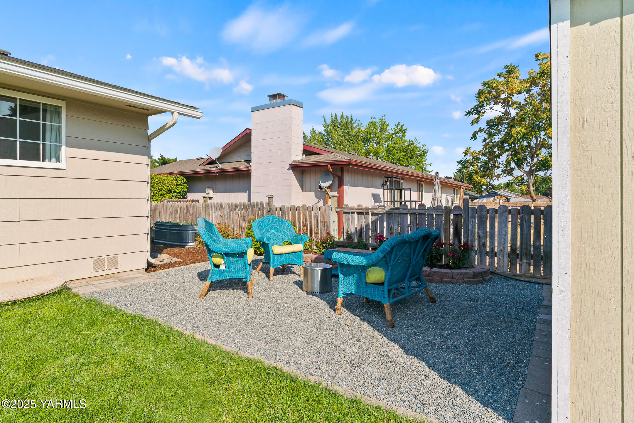 Yakima, Washington 98902, United States, 4 Bedrooms Bedrooms, ,2 BathroomsBathrooms,Residential,Pending,210263