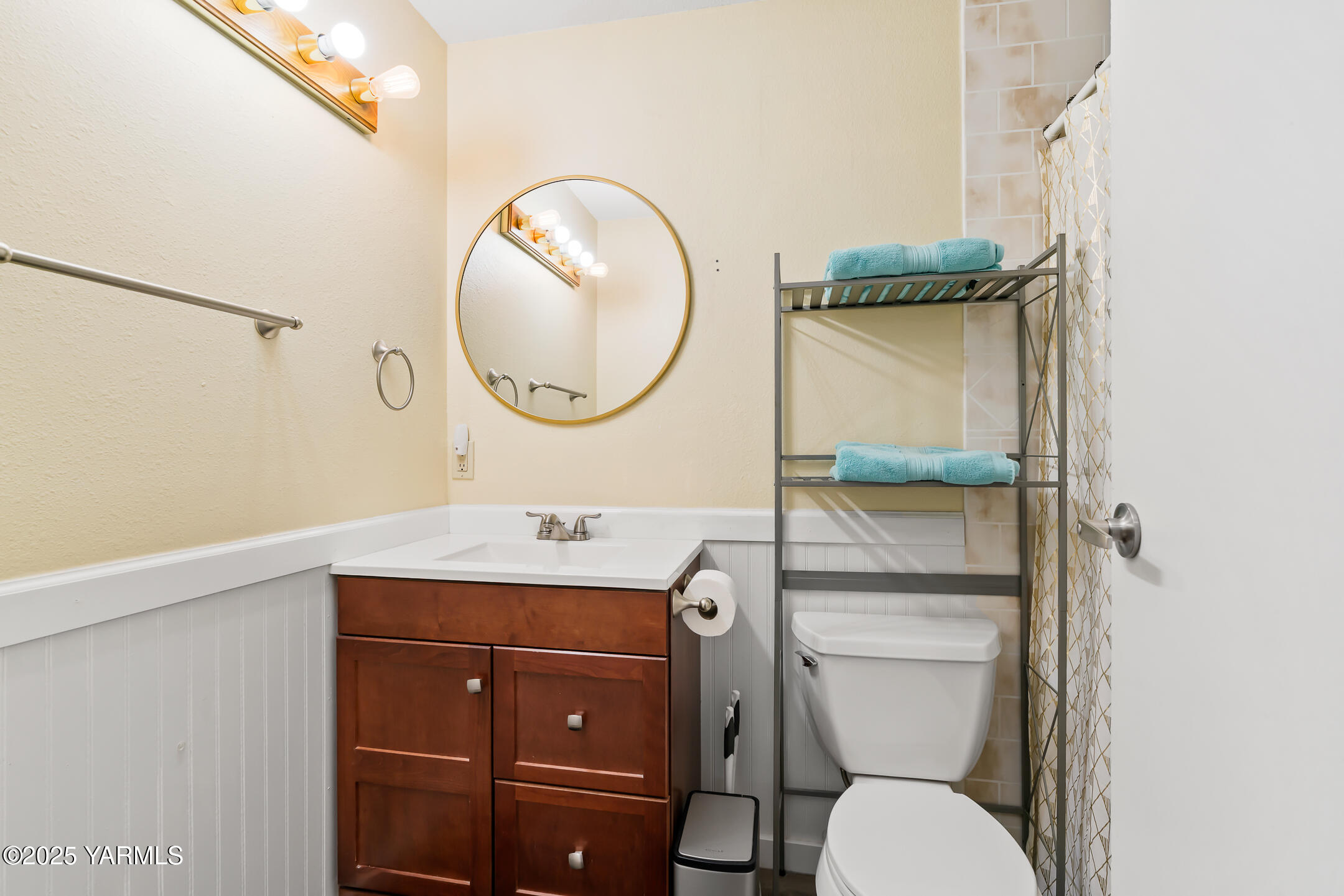 Yakima, Washington 98902, United States, 4 Bedrooms Bedrooms, ,2 BathroomsBathrooms,Residential,Pending,210263