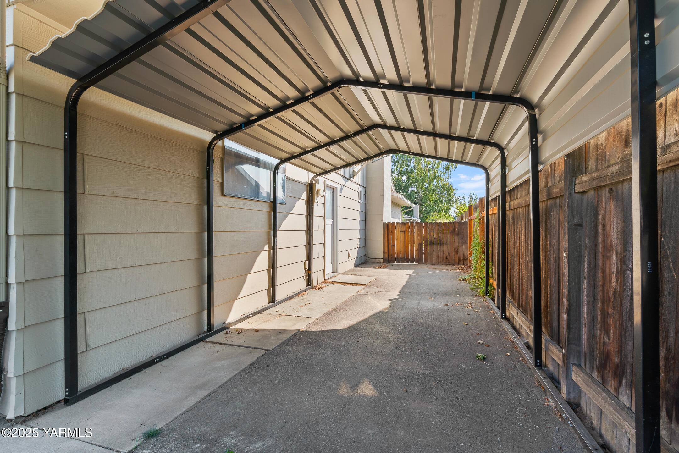 Yakima, Washington 98902, United States, 4 Bedrooms Bedrooms, ,2 BathroomsBathrooms,Residential,Pending,210263