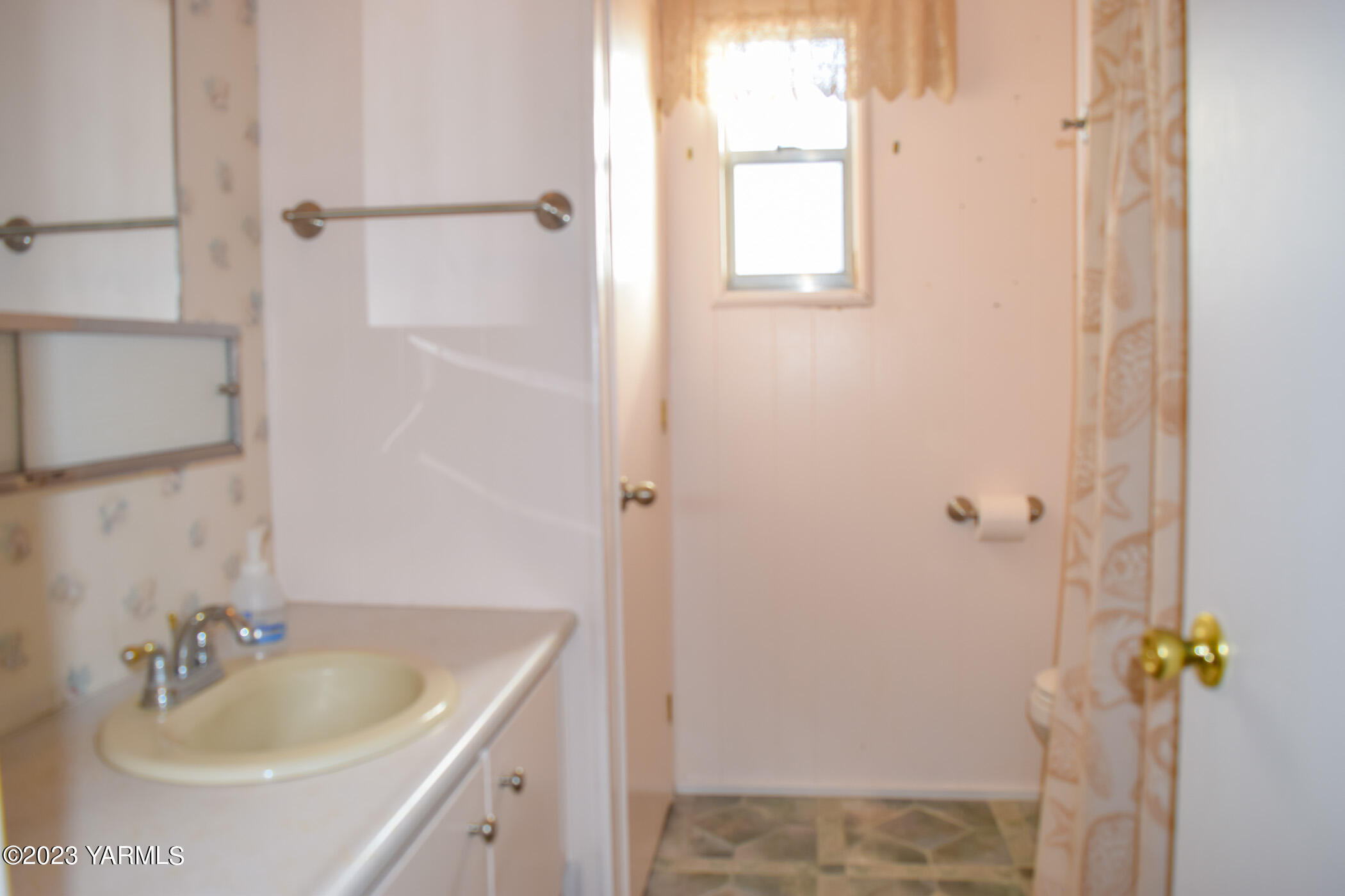 Yakima, Washington 98902, United States, 2 Bedrooms Bedrooms, ,2 BathroomsBathrooms,Residential,Active,69590