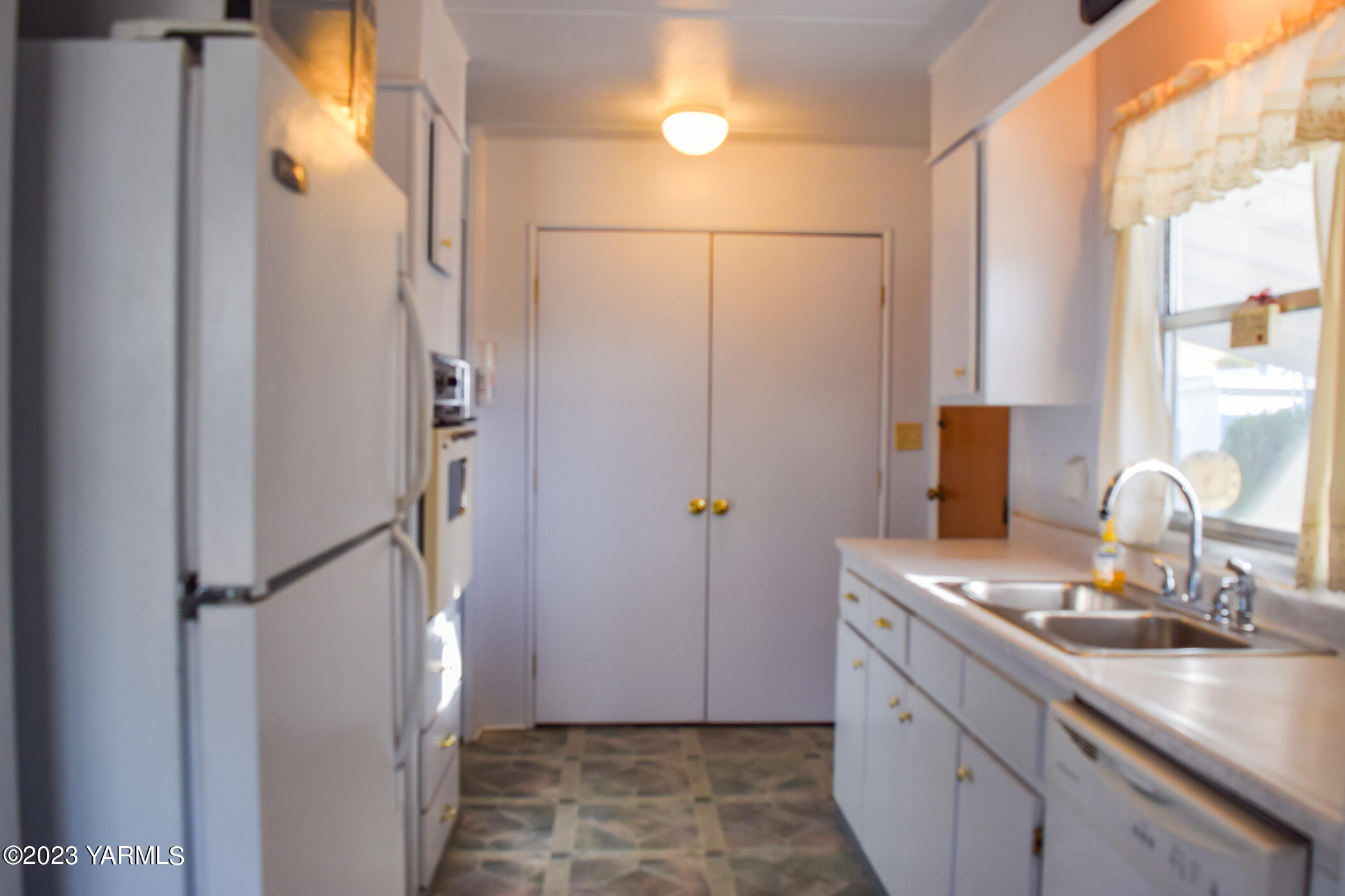 Yakima, Washington 98902, United States, 2 Bedrooms Bedrooms, ,2 BathroomsBathrooms,Residential,Active,69590