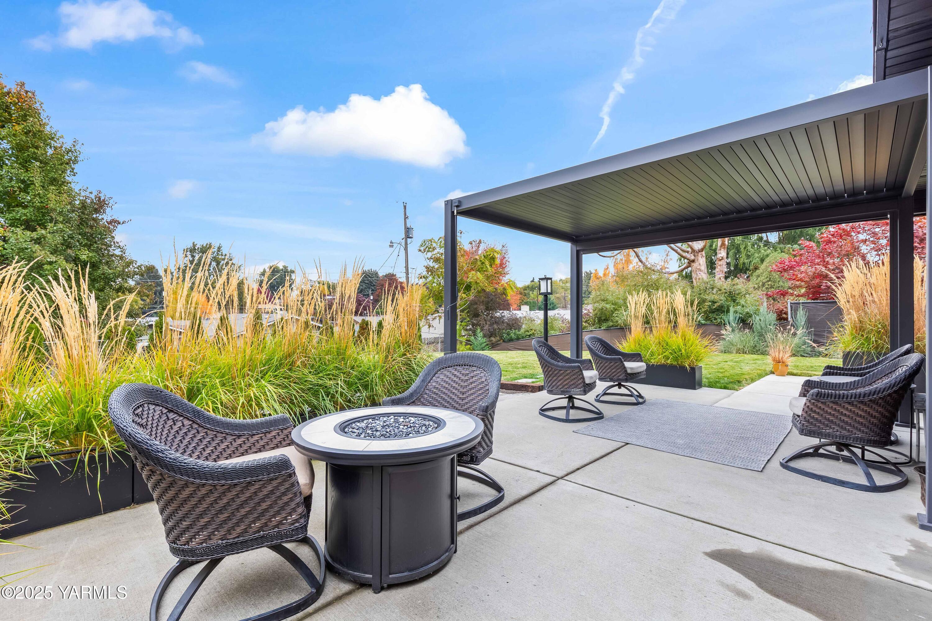 Yakima, Washington 98902, United States, 2 Bedrooms Bedrooms, ,1 BathroomBathrooms,Residential,Active,243321